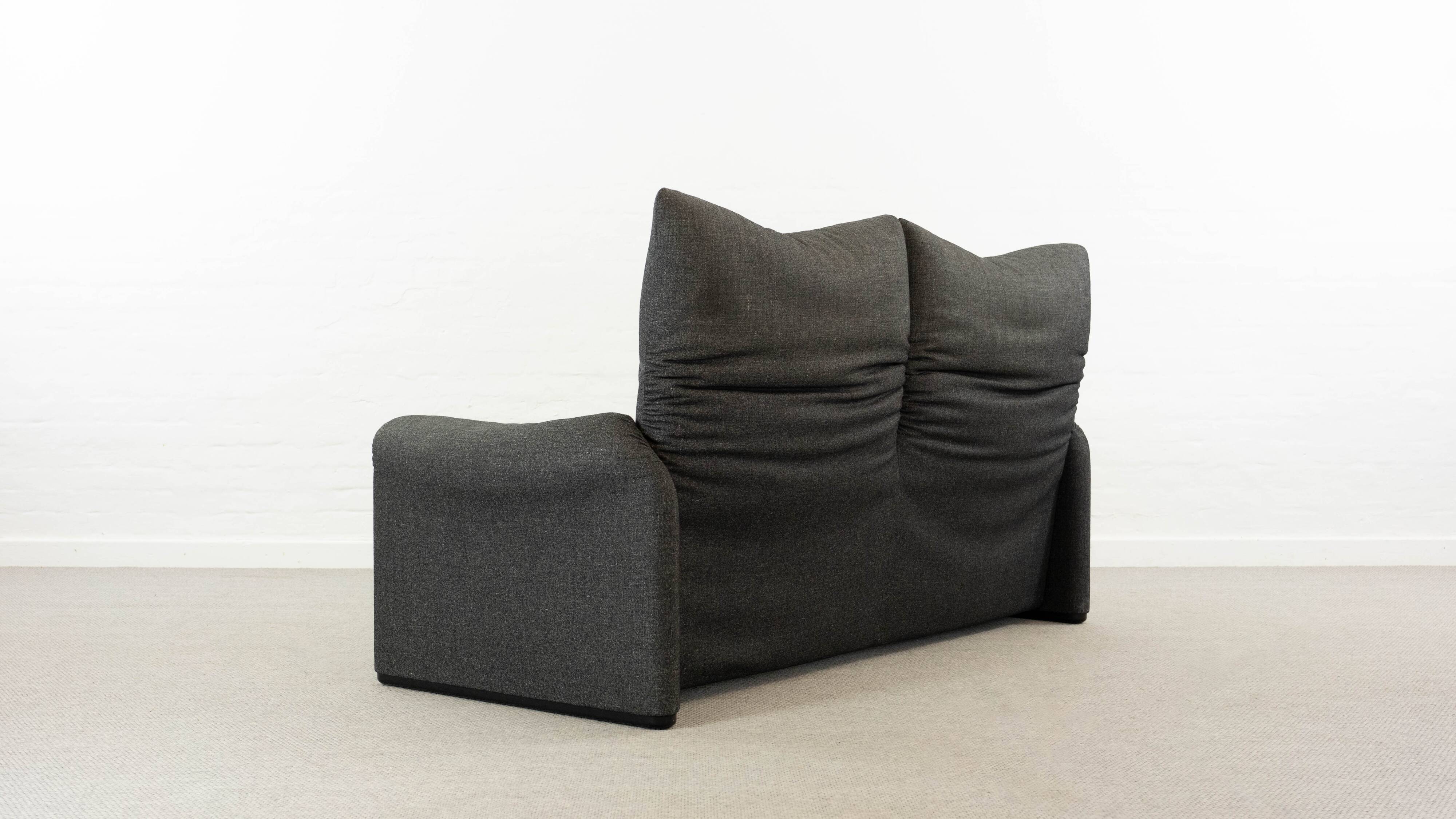 Maralunga 2.5-seat Sofa by Vico Magistretti for Cassina, Italy