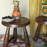 Paire de tabourets bas tripodes vintages en bois tourné