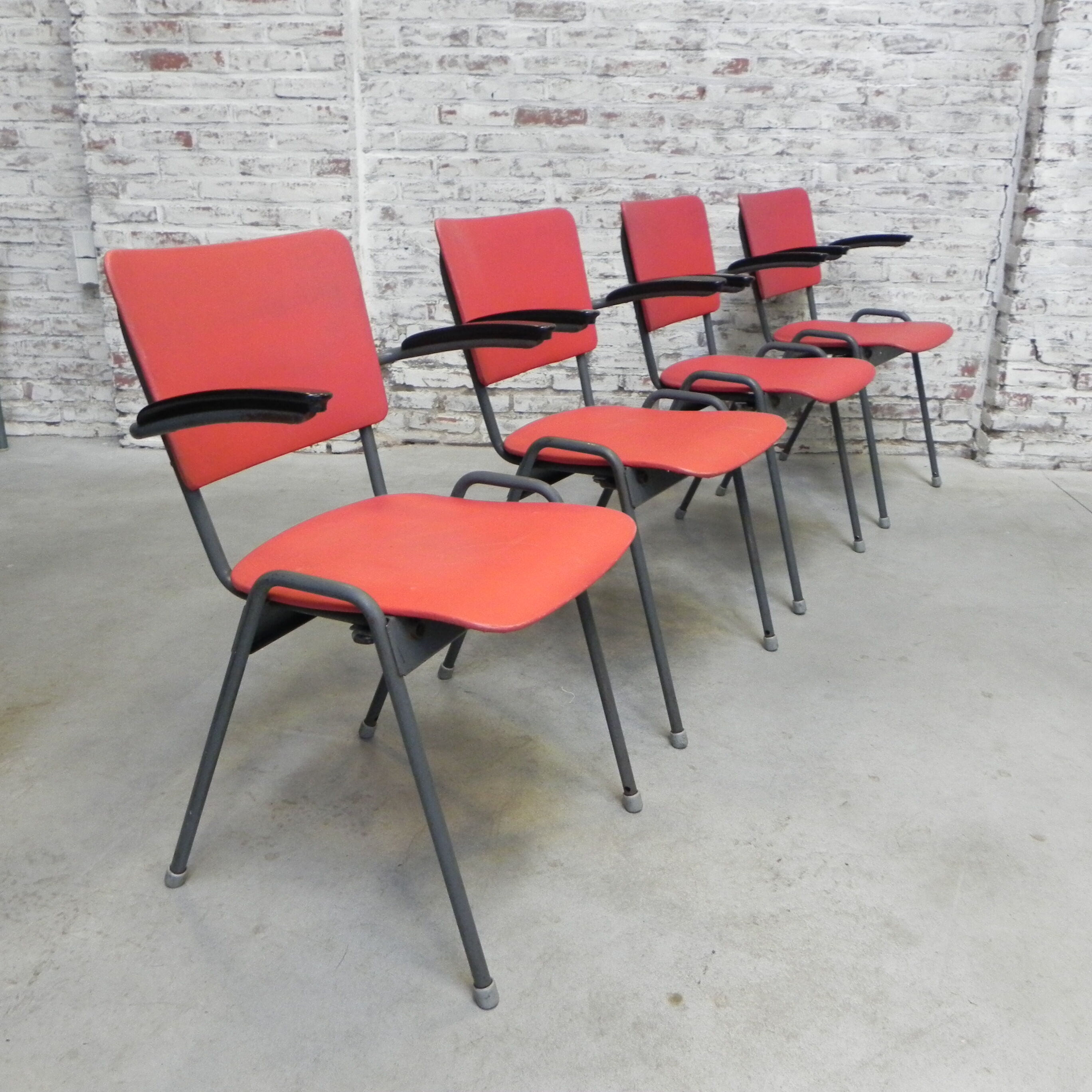 Set de 4 chaises de table vintage avec accoudoirs