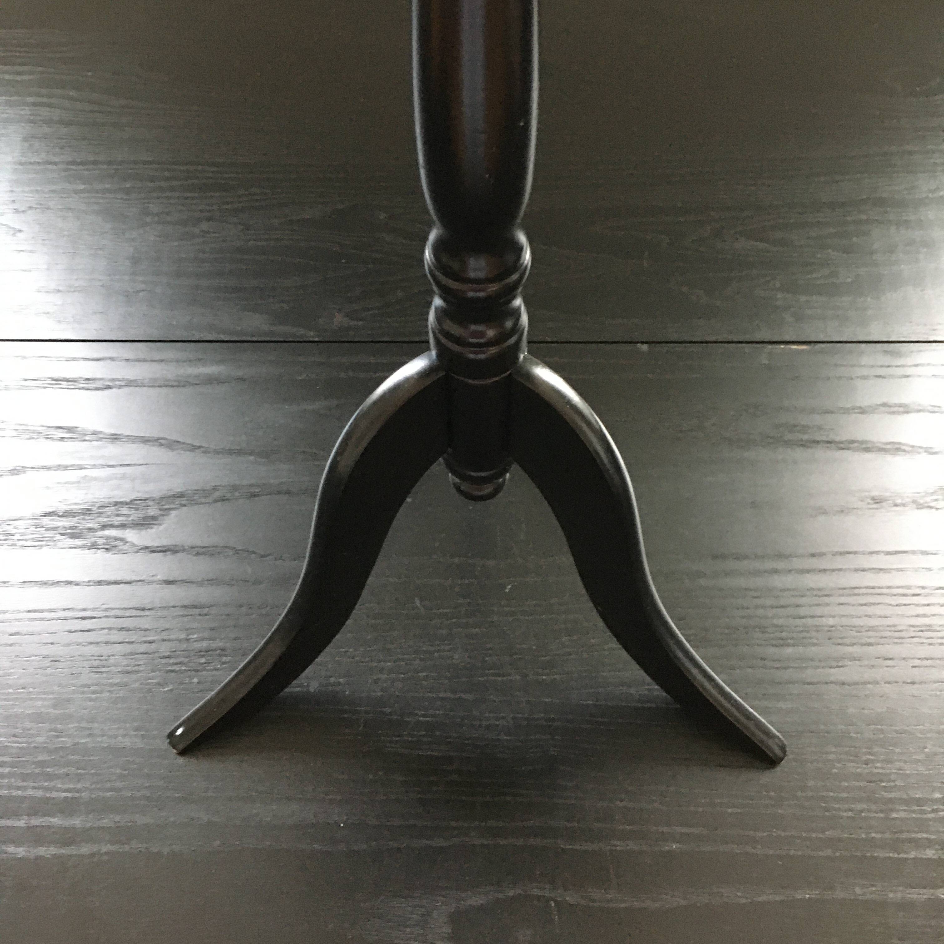 Tripod plant stand pedestal