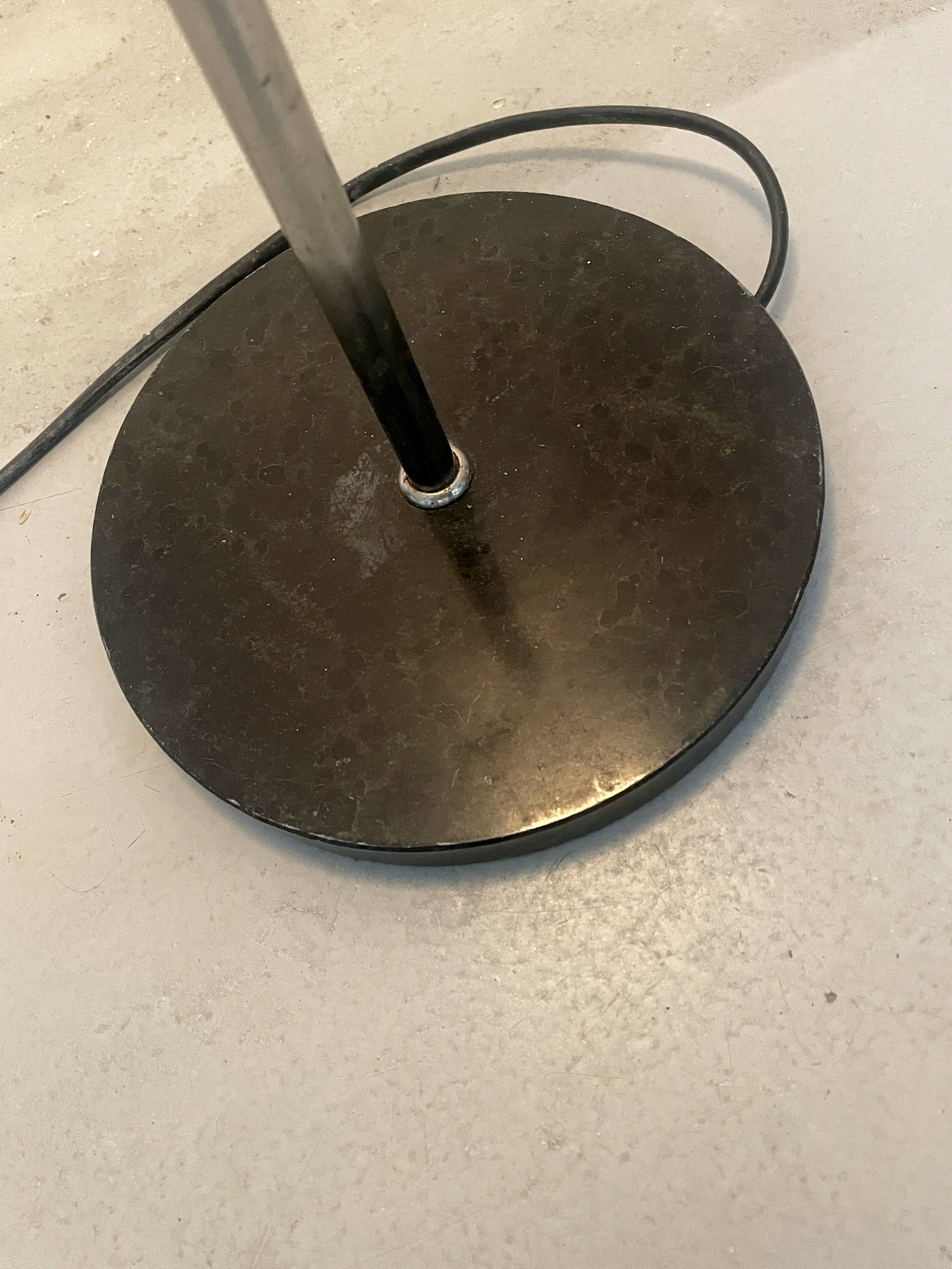 Atom Scandinavien Floor Lamp