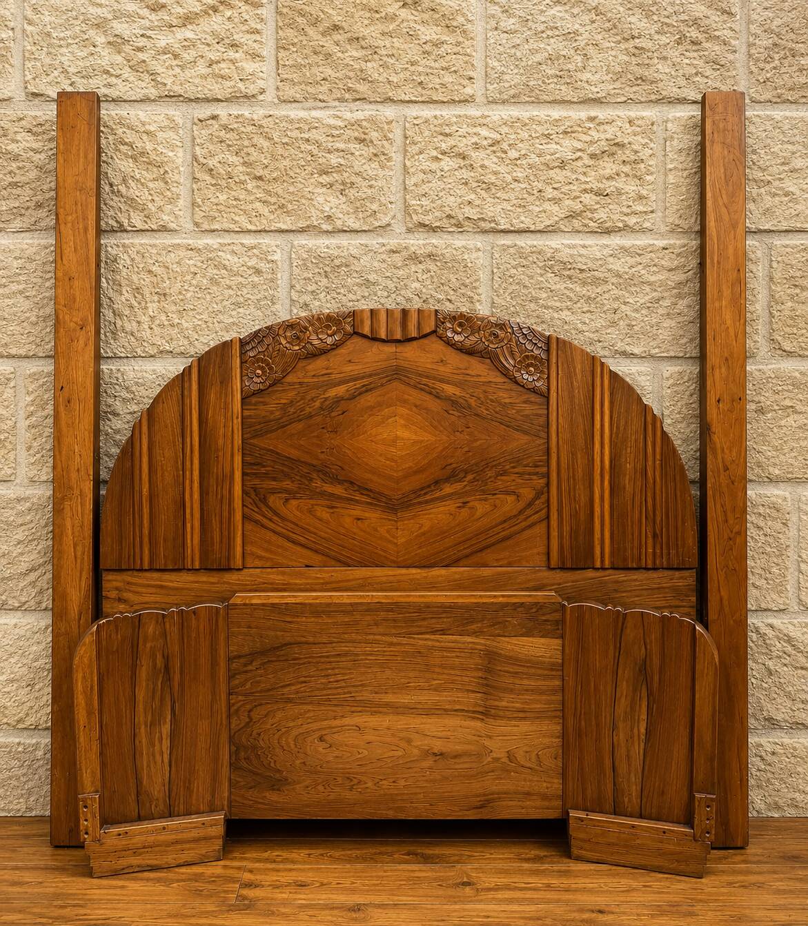 Art Deco fan in walnut – Decorated with stylised flowers