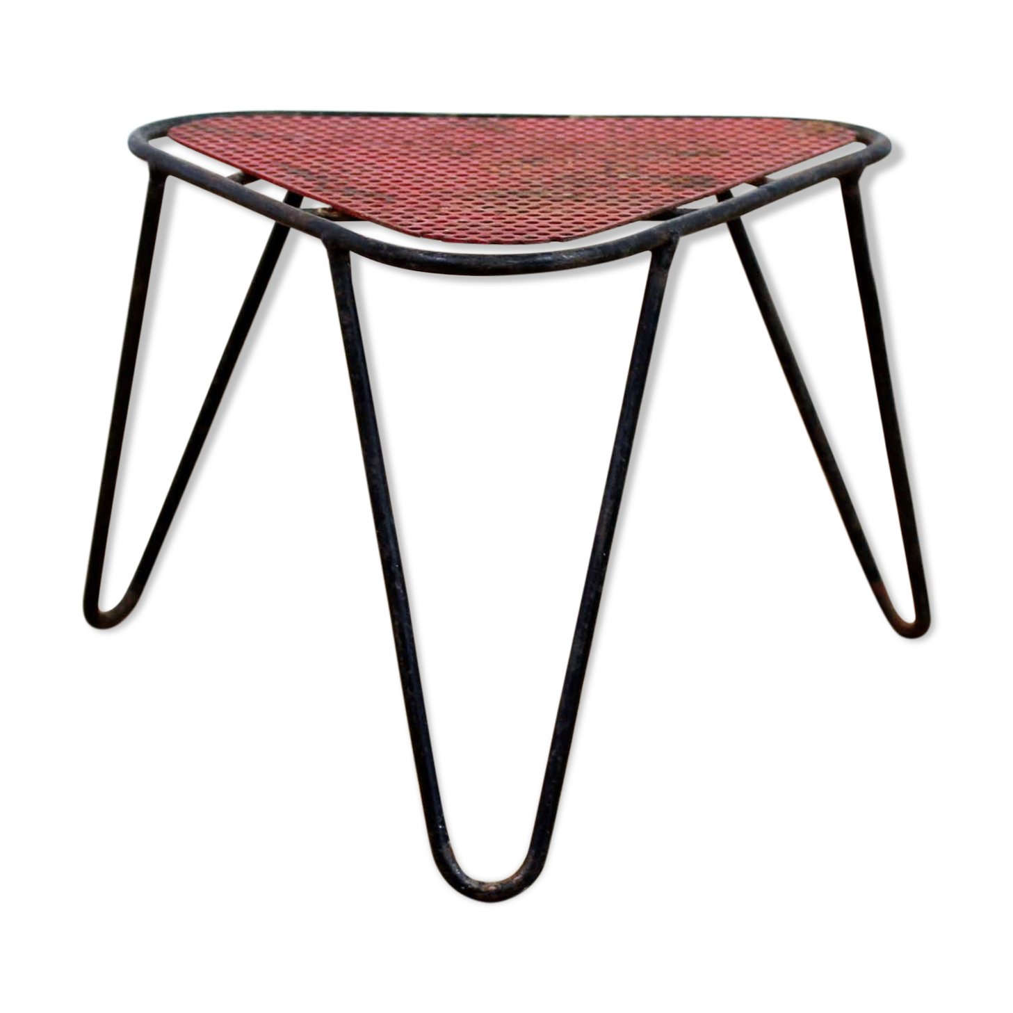 Metal tripod table