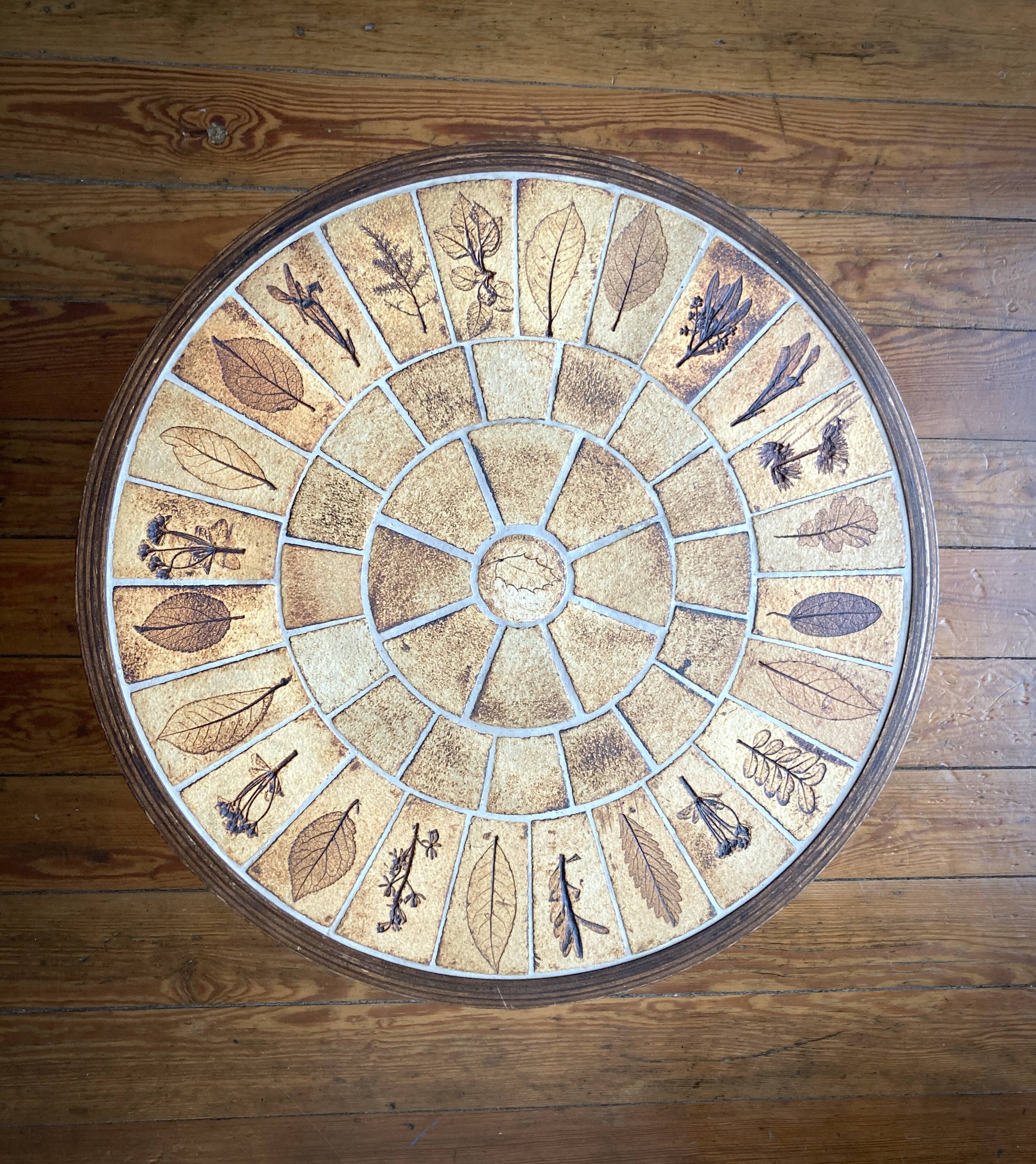 Round herbarium coffee table - Roger Capron