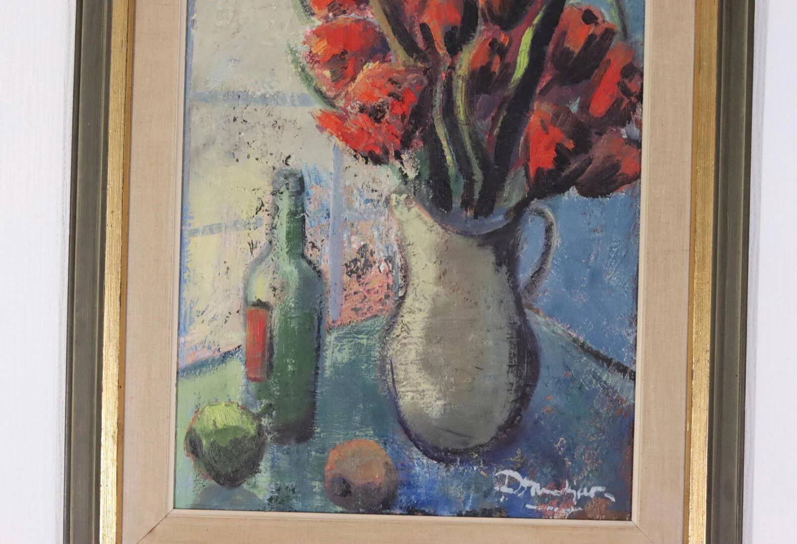 Bouquet rouge et bouteille de vin