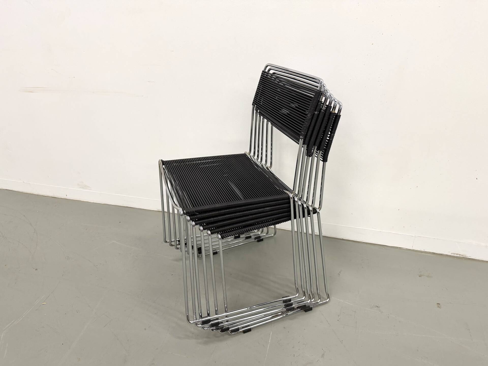 Set of 6 "Spaghetti" Chairs Italian Design 80s – Black & Chrome
