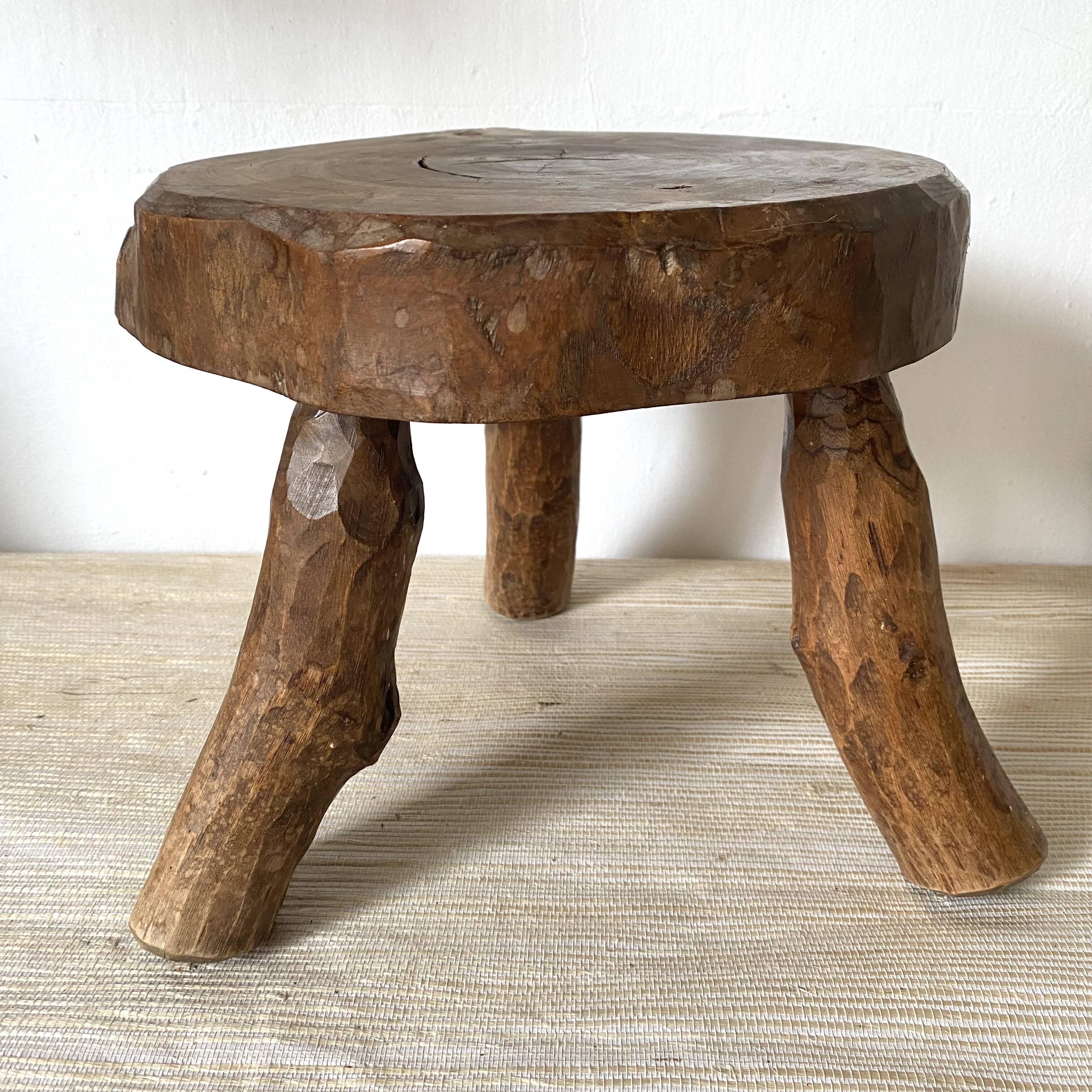 Tabouret bas tripode