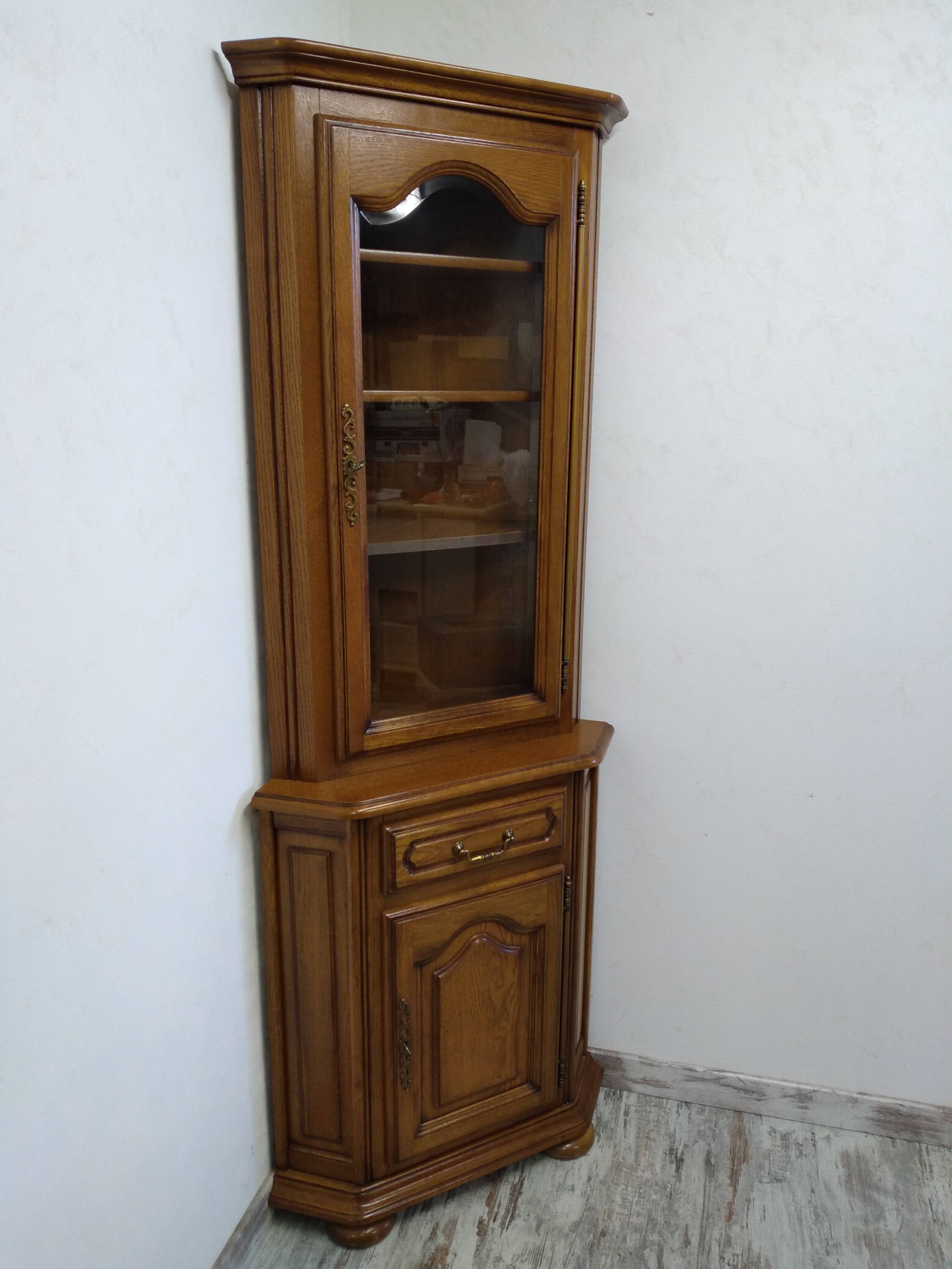 Vitrine d'angle