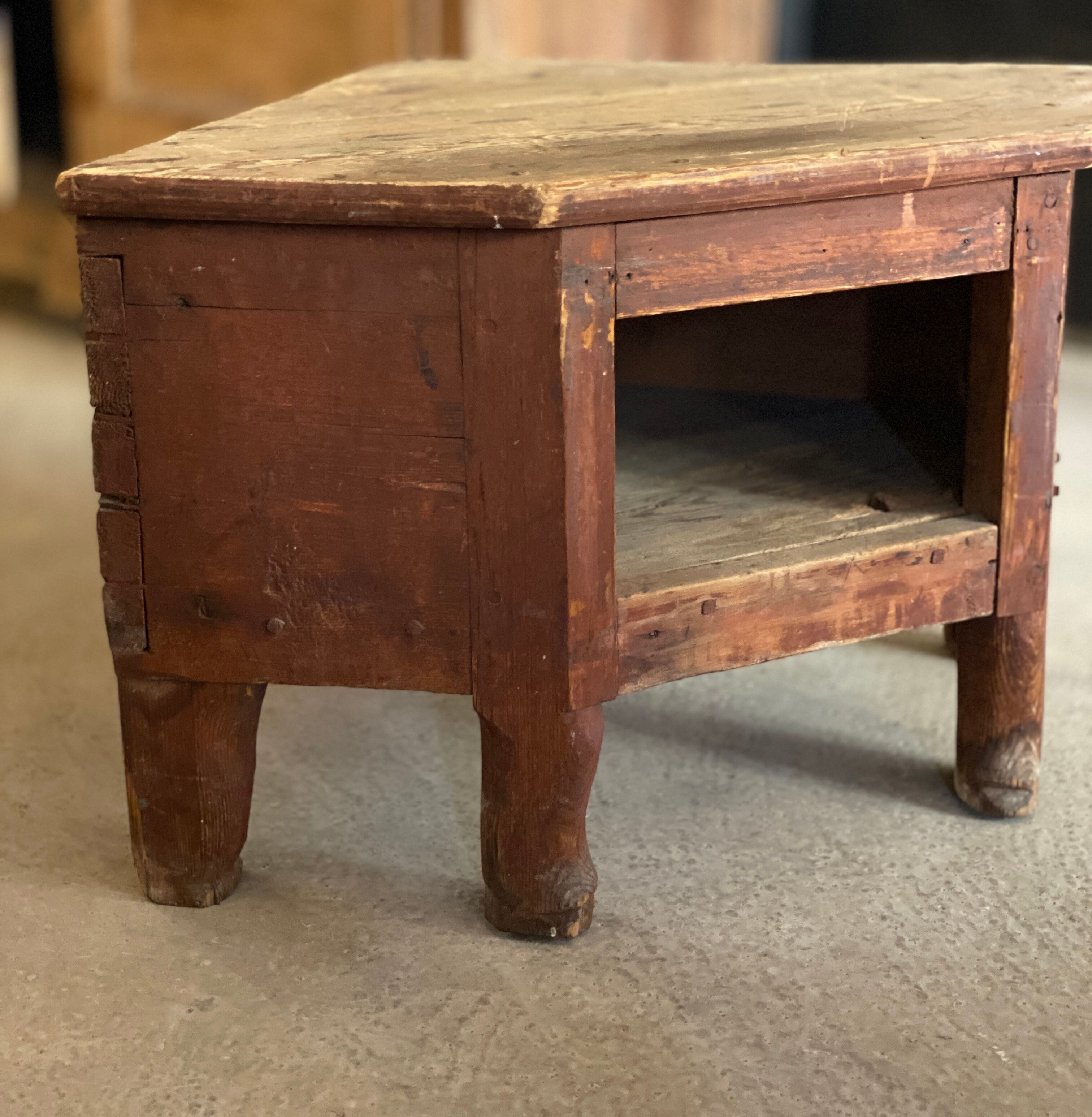 Meuble d'angle bas suédois XVIII siècle