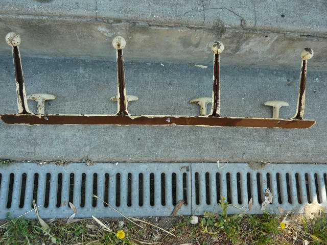 Industrial coat rack in iron 4 double patères