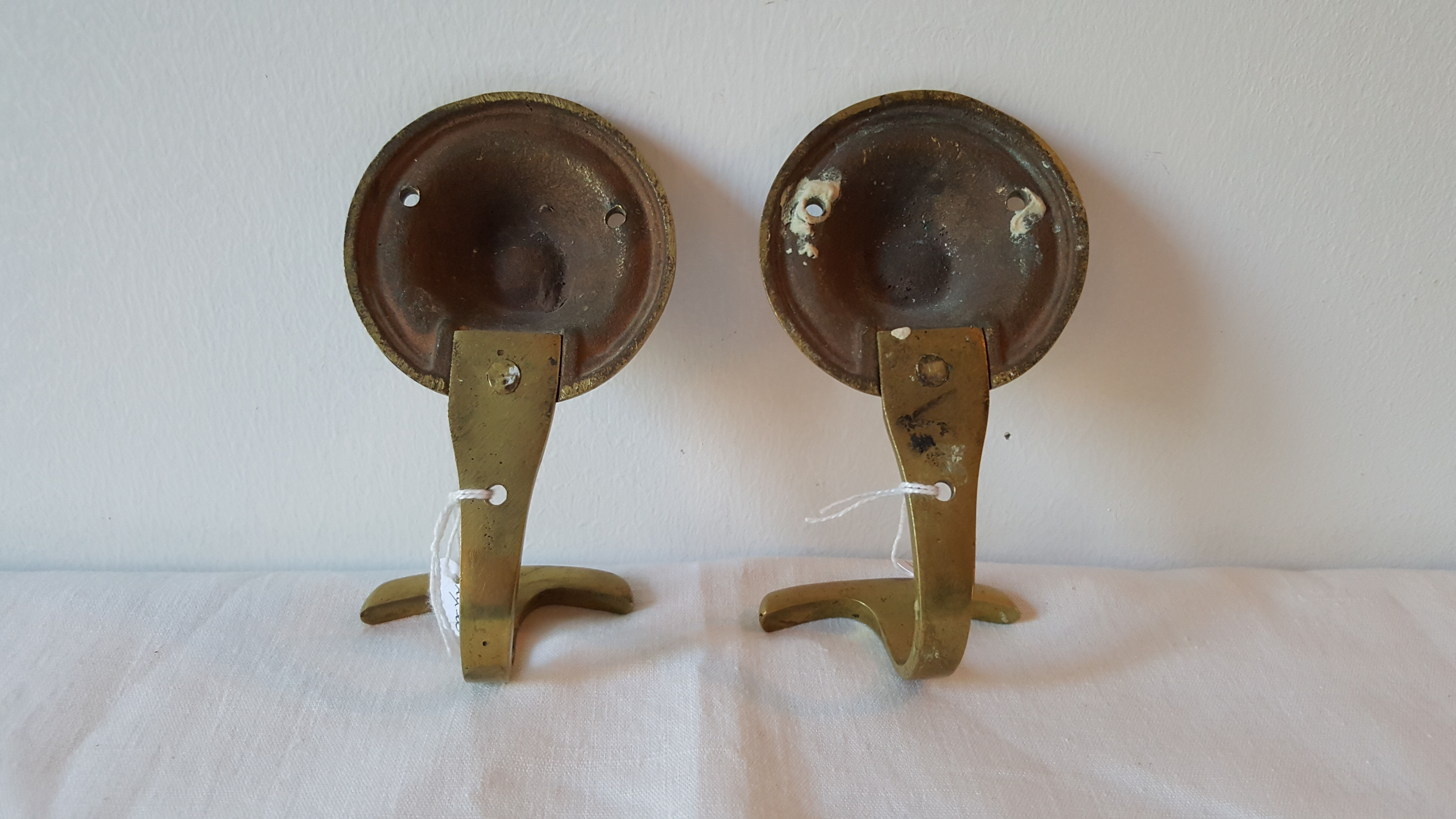 Brass patères