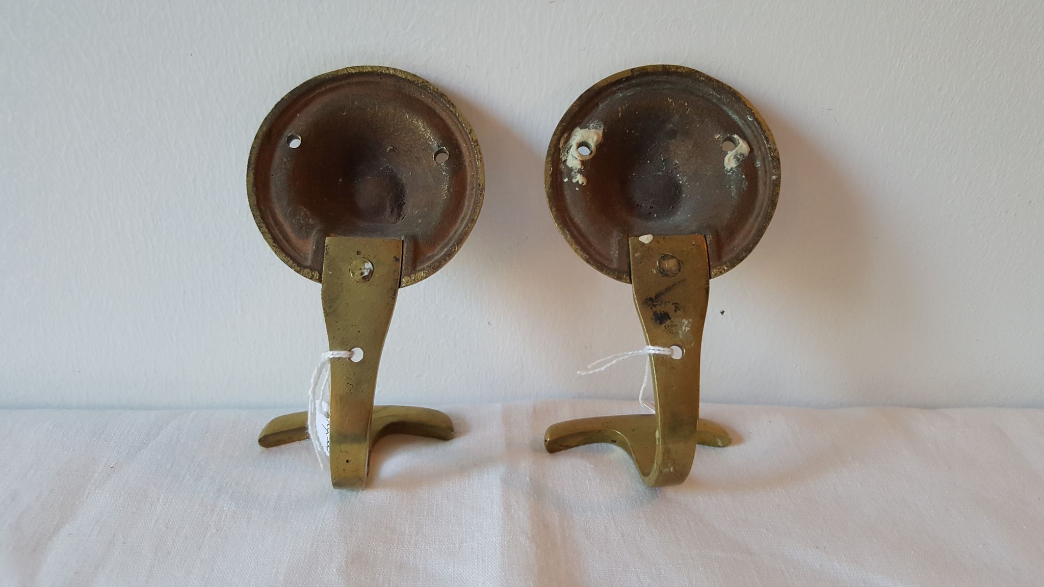 Brass patères