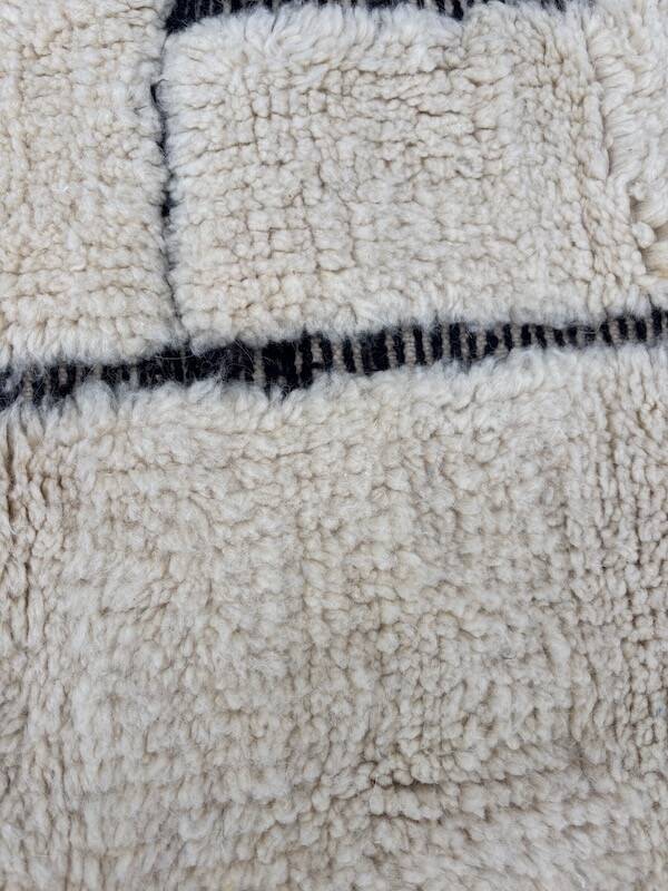 White Mrirt rug in wool 180×270 cm