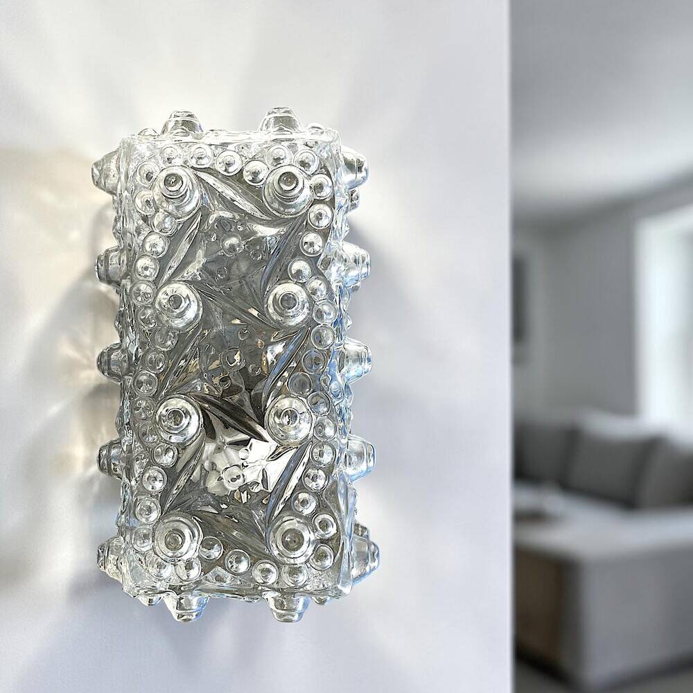 Plafonnier ou applique en verre rectangulaire.