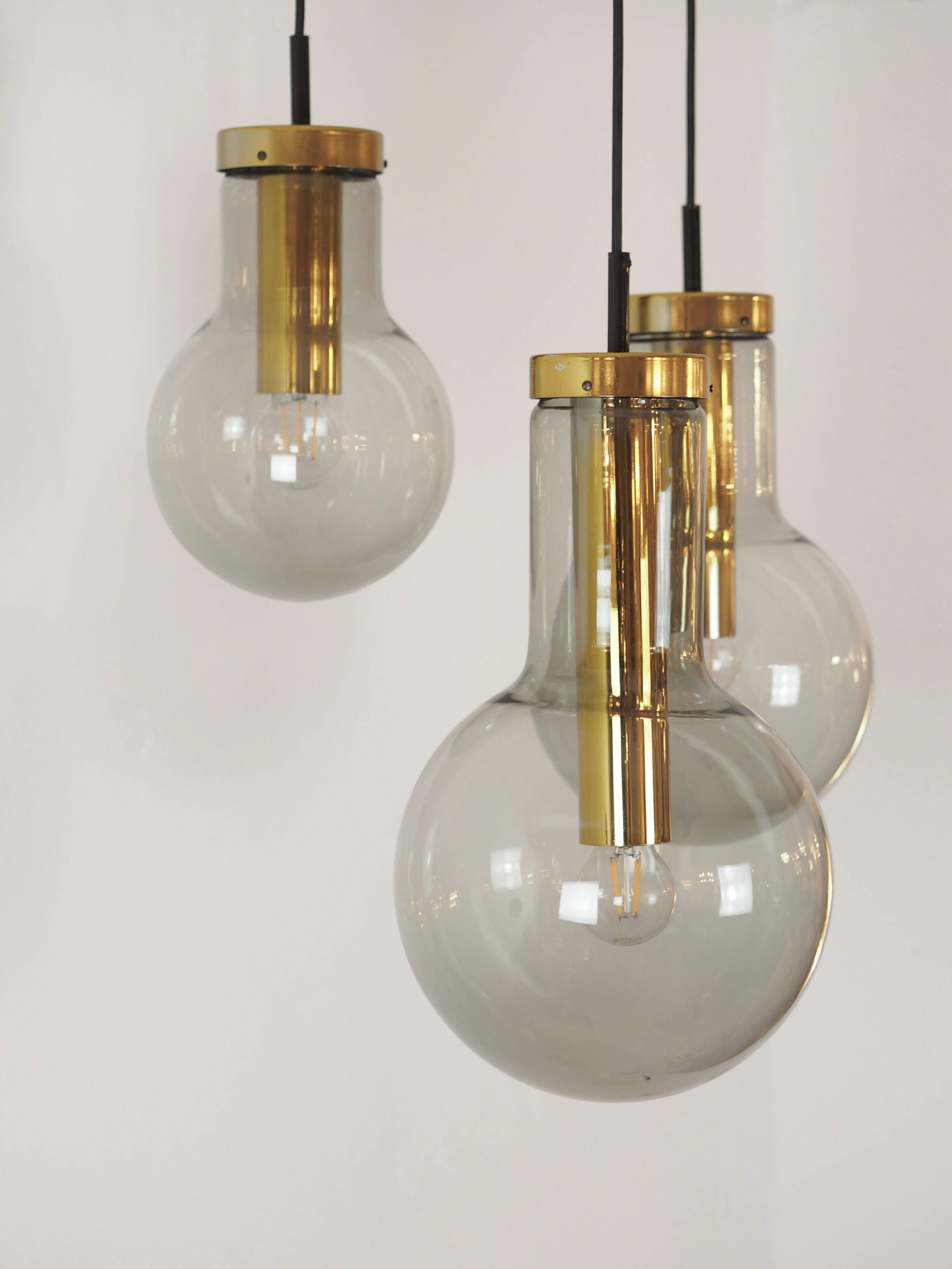 Rare Trio de lampes suspendues "Maxi Globe Lighting" par RAAK Amsterdam, années 1960