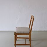 Quatre chaises rustiques en pin sculpté | Suède | Années 1950