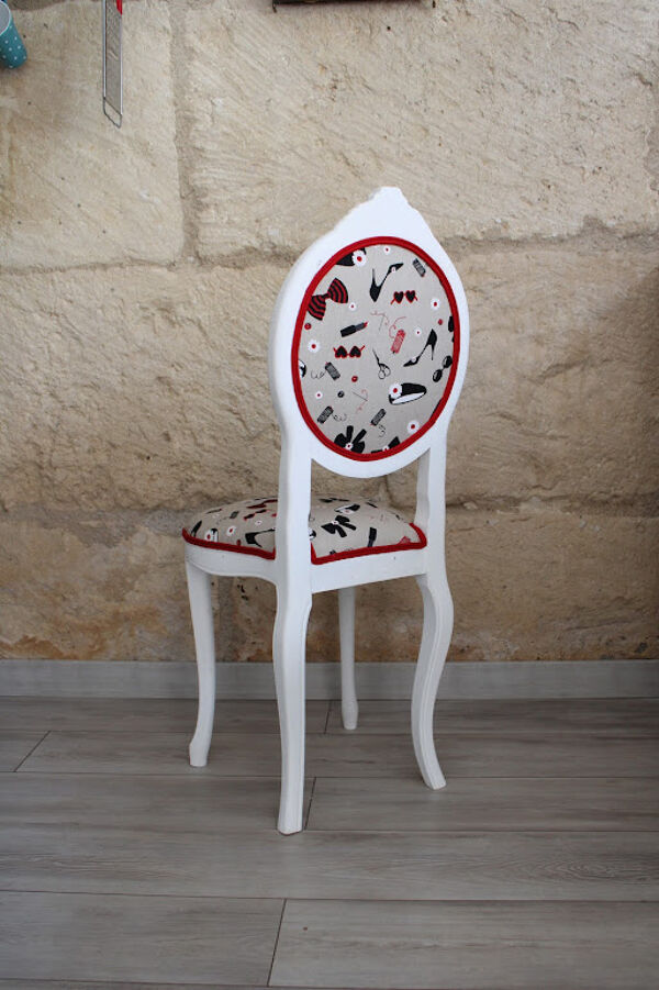 Chaise de coiffeuse médaillon restaurée