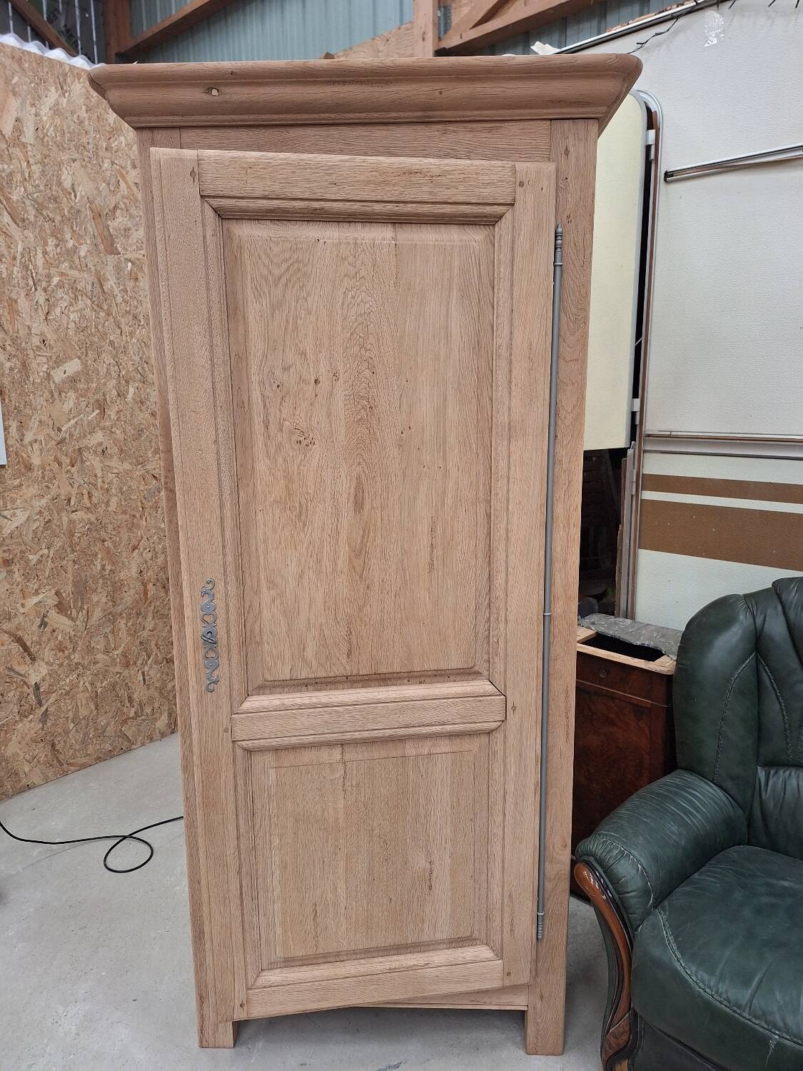 Vintage furniture bonnetière