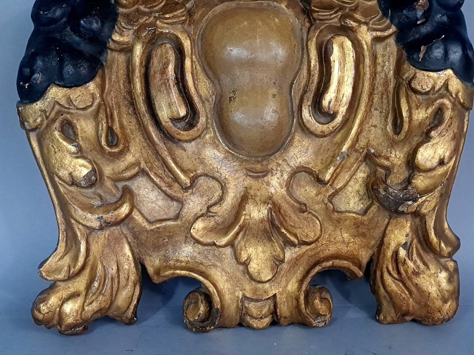 18th century carved wooden element, a cartouche surrounded by two women C478