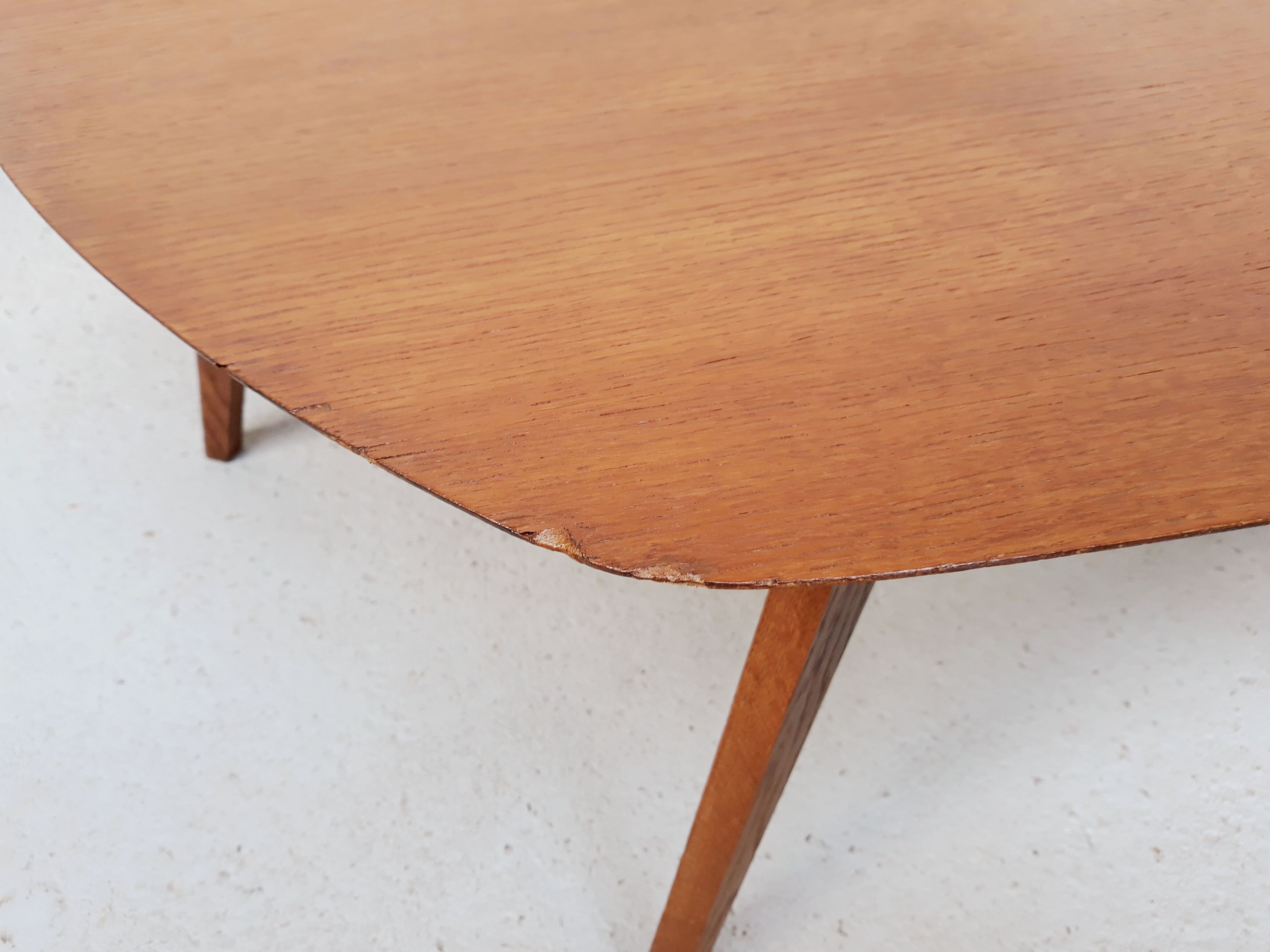 Table basse vintage haricot