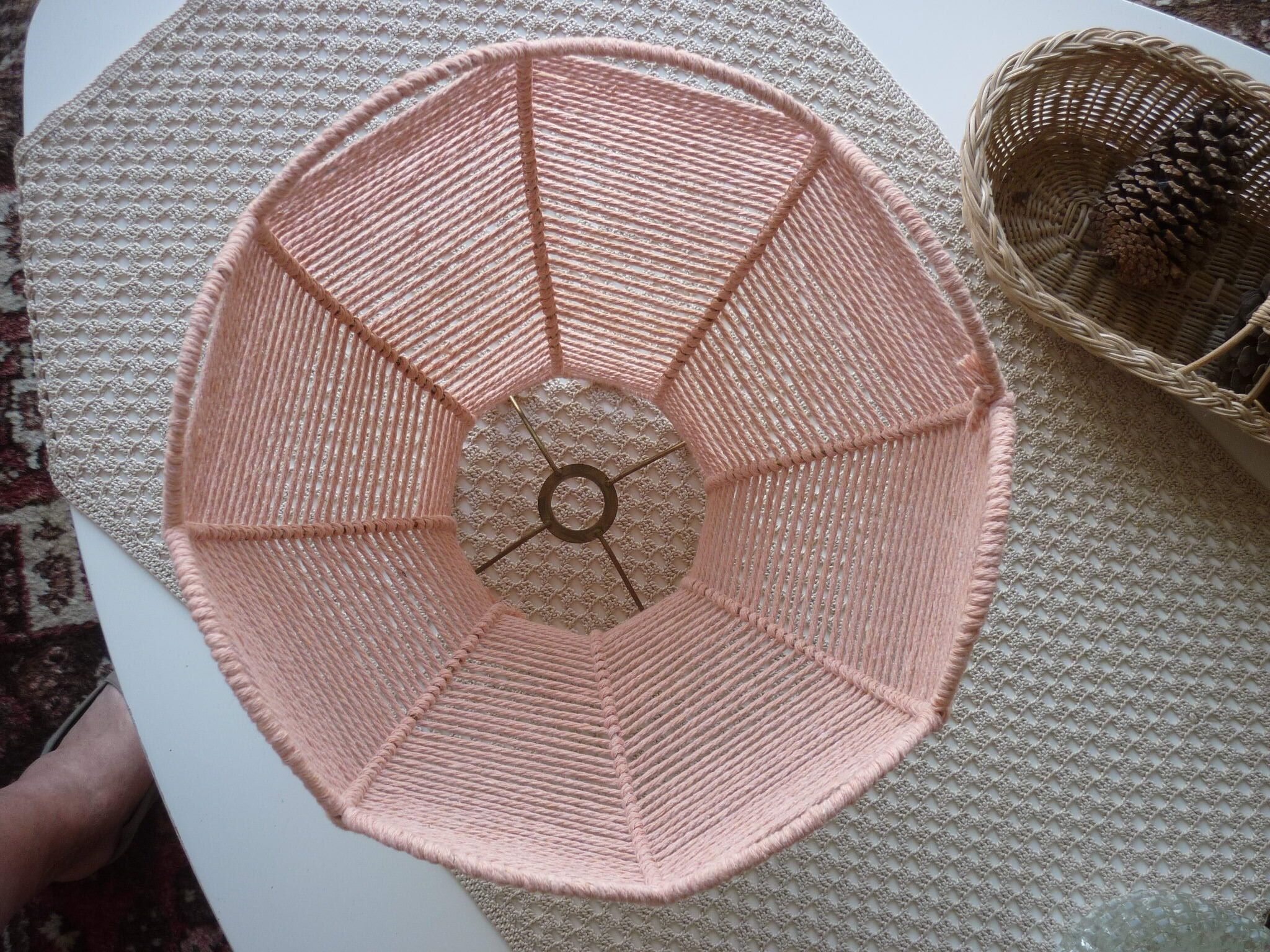 Abat-jour tressé en coton rosé