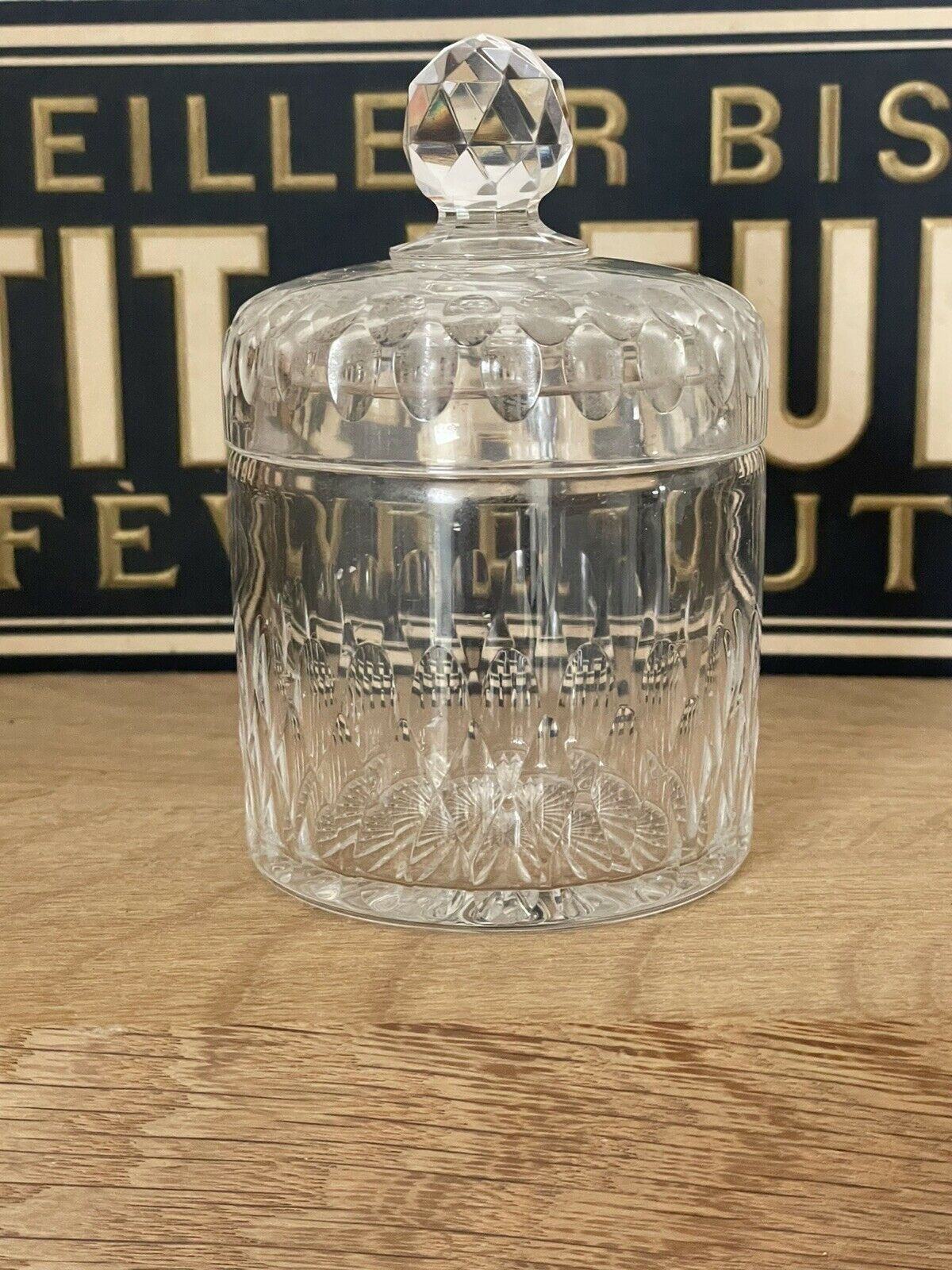 Chiseled crystal powder box