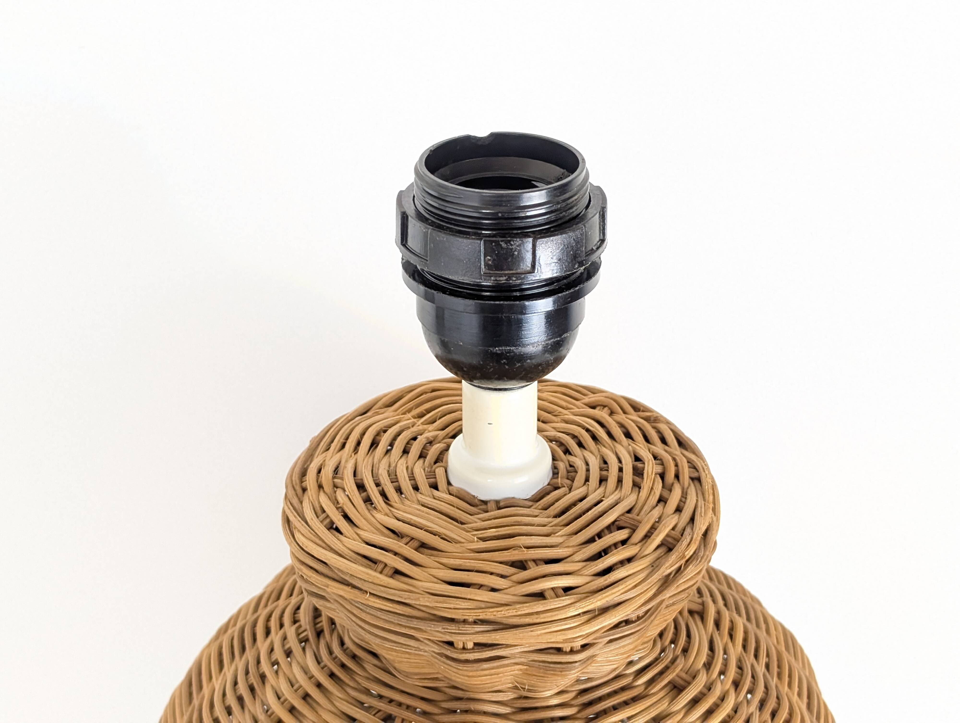 Woven rattan lamp base