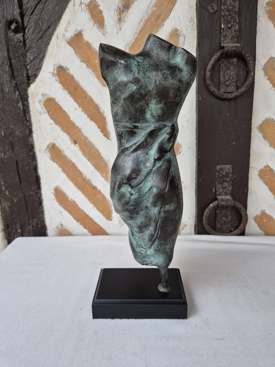 Sculpture statue female body