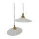 Paire de suspensions en opaline blanche
