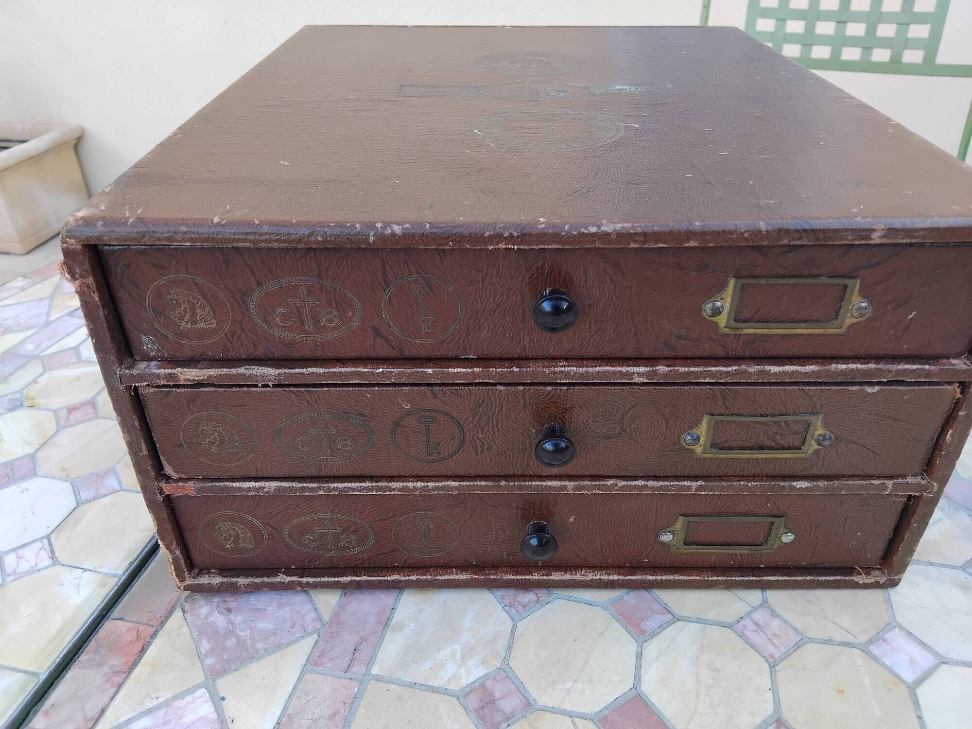 Vintage drawer unit from the Thiriez Cartier Bresson haberdashery, antique.