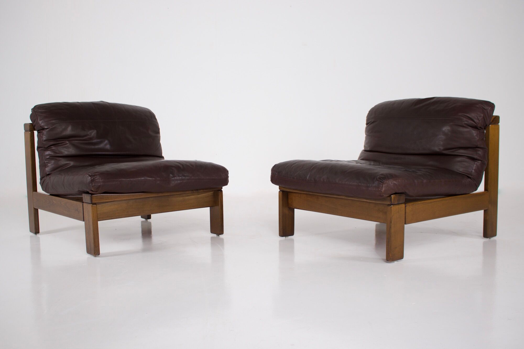 Paire de chauffeuses en cuir 1970