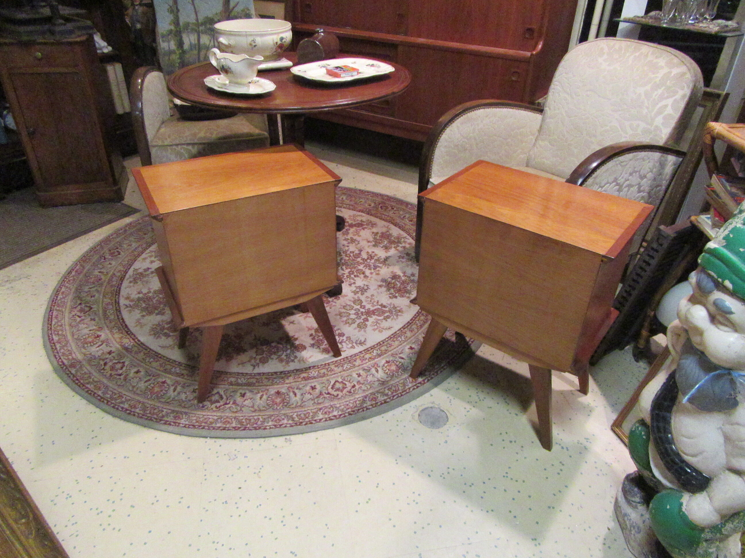 Pair nightstands vintage