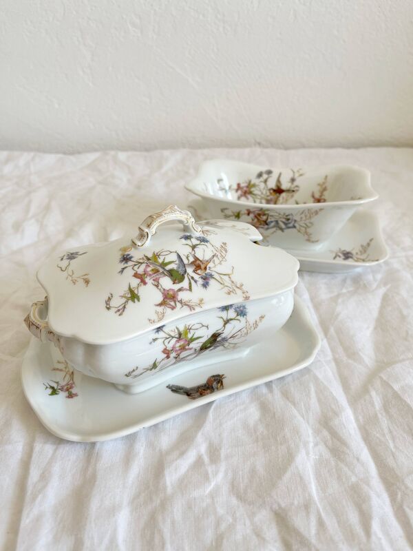 Saucière à couvercle ancienne en porcelaine de Limoges Haviland décor d'oiseaux