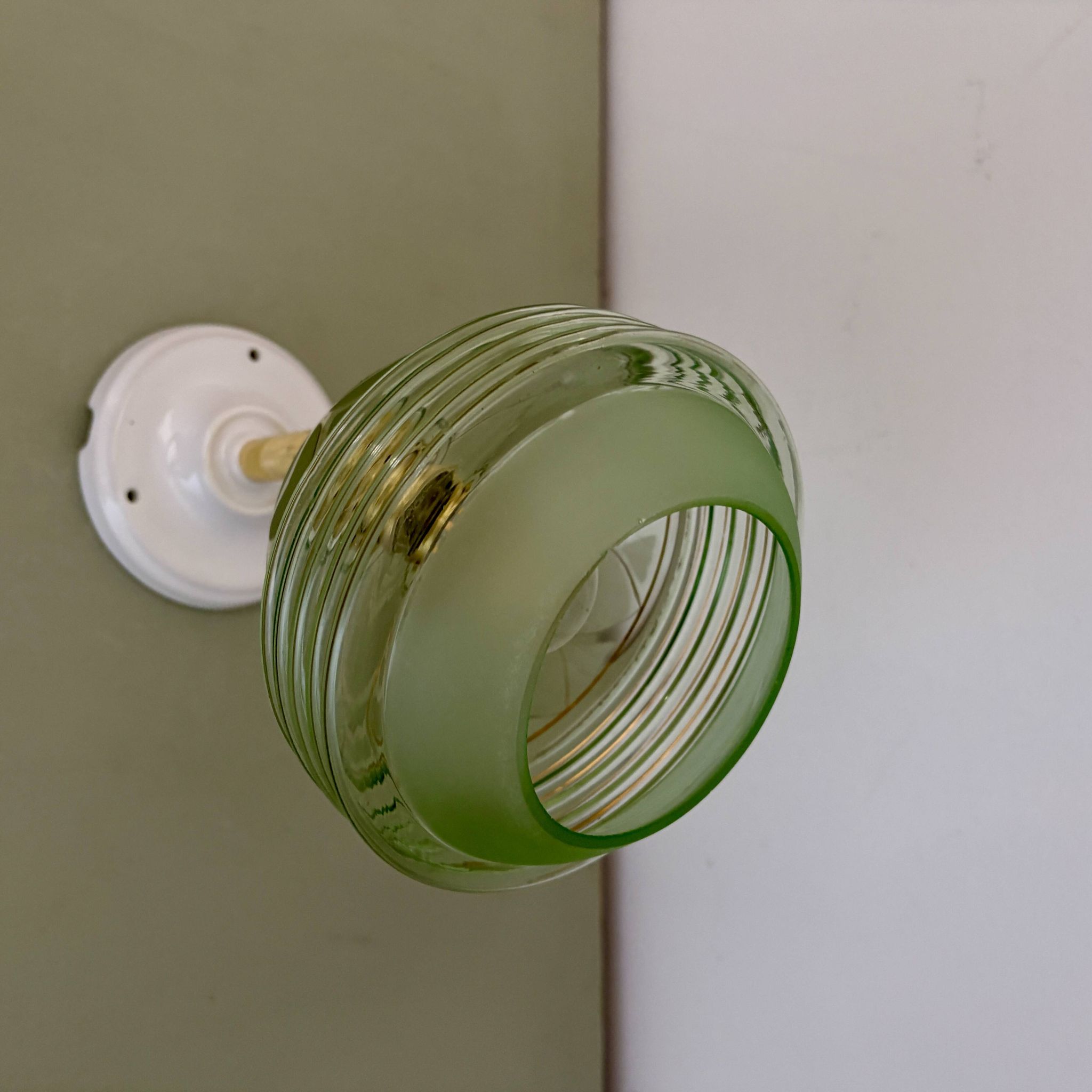 Vintage art deco tulip wall lamp in green and gold glass
