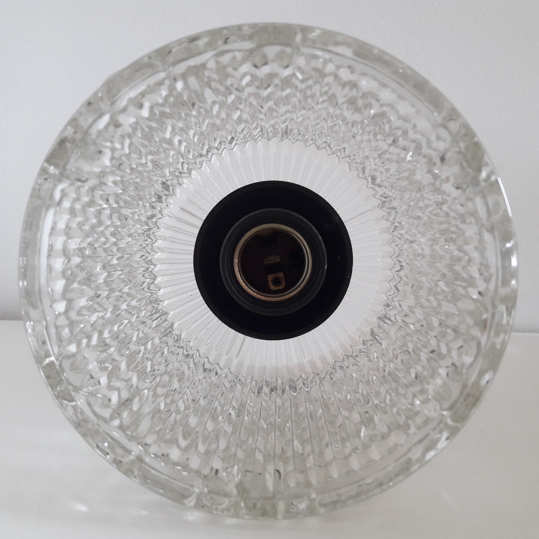 Suspension  chrome et verre