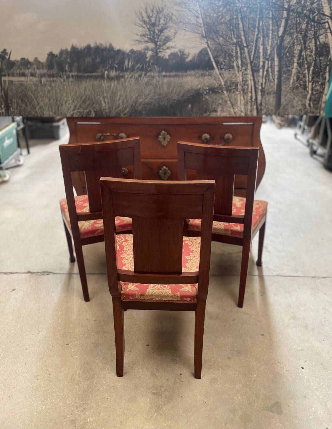 Lot de trois chaises anciennes en parfait état