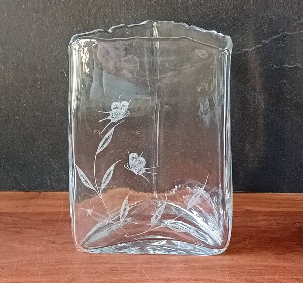 Grand VASE transparent triangulaire en cristal vintage