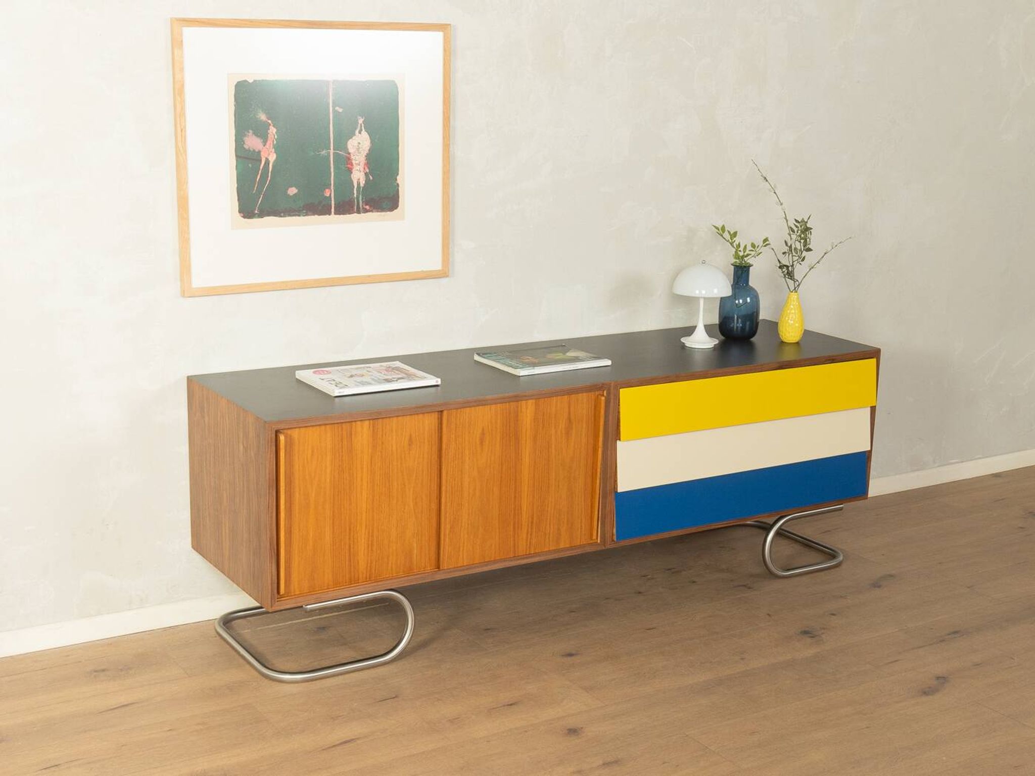Buffet exclusif de style mid-century avec base en acier inoxydable, années 1960.