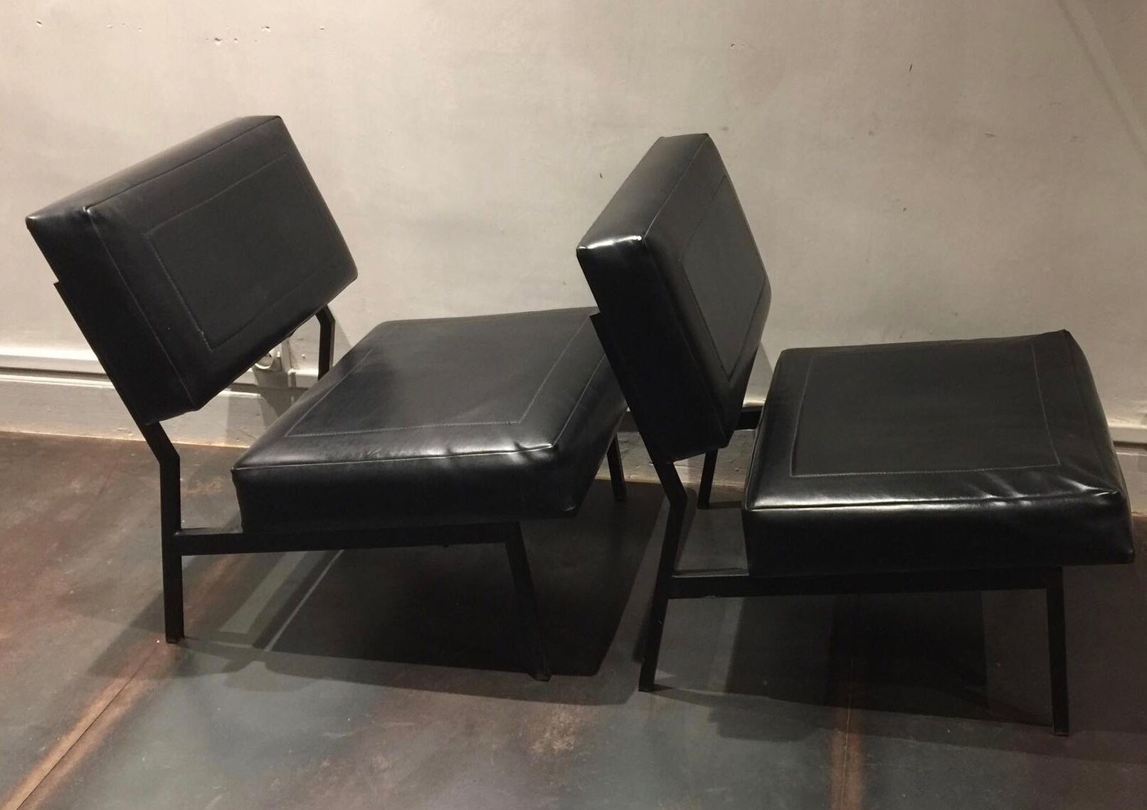 Paire de chauffeuses circa 1960