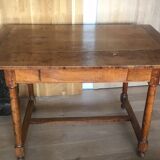 Rectangular table with base spacer
