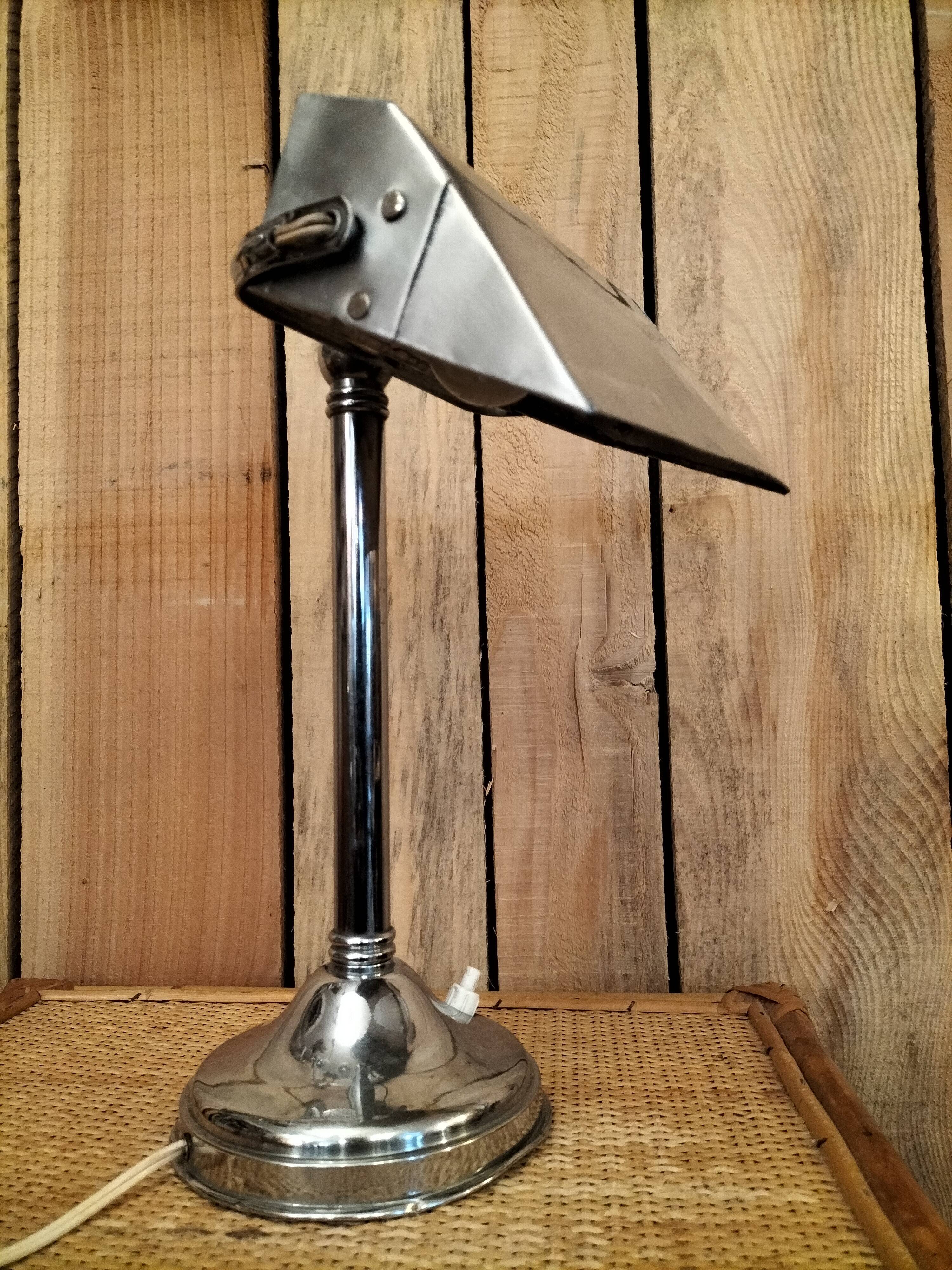 Desk lamp