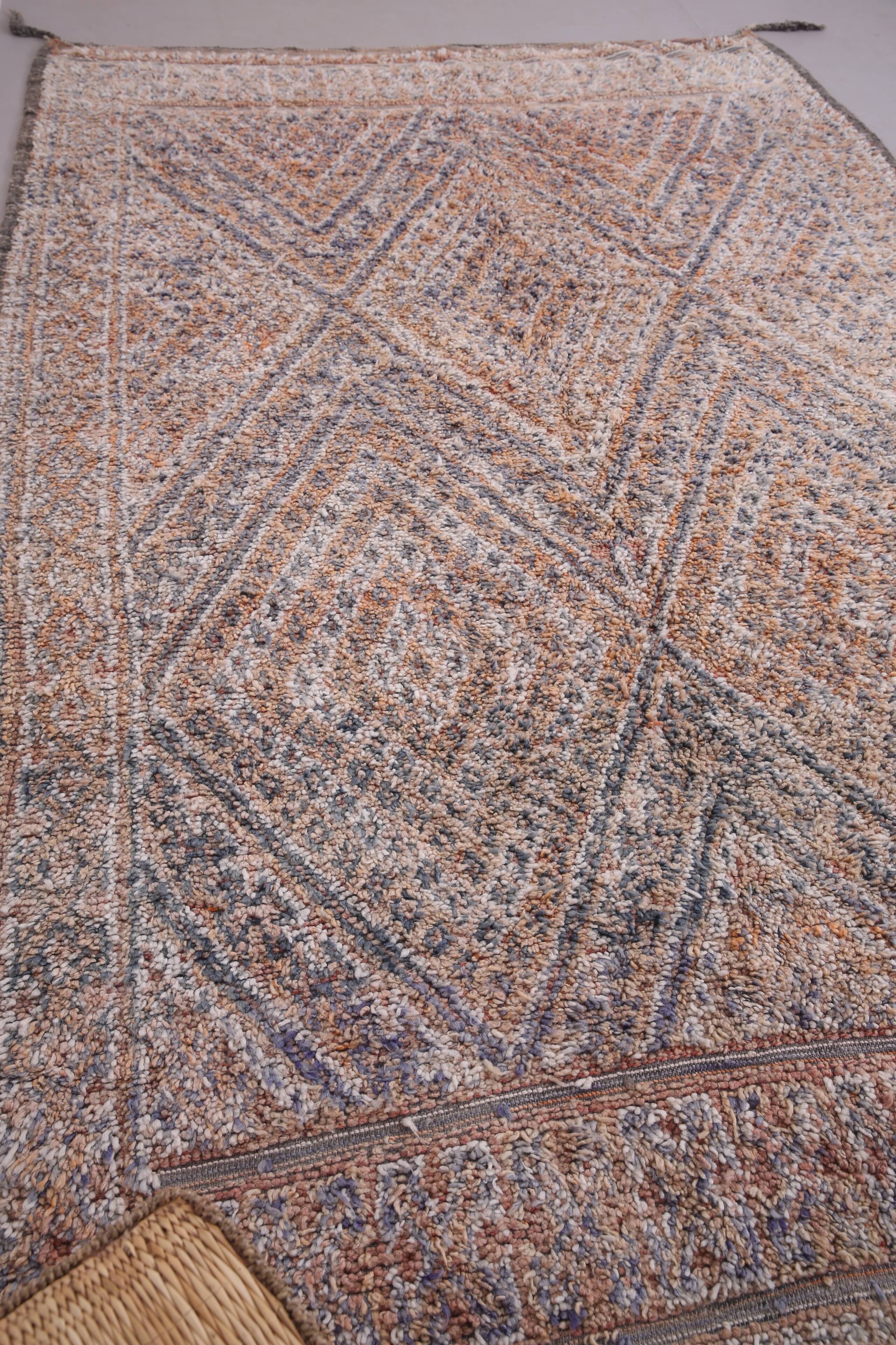 Vintage Beni Mguild Rug 209 x 323 - Berber Wool Rug - Handmade Moroccan Rug