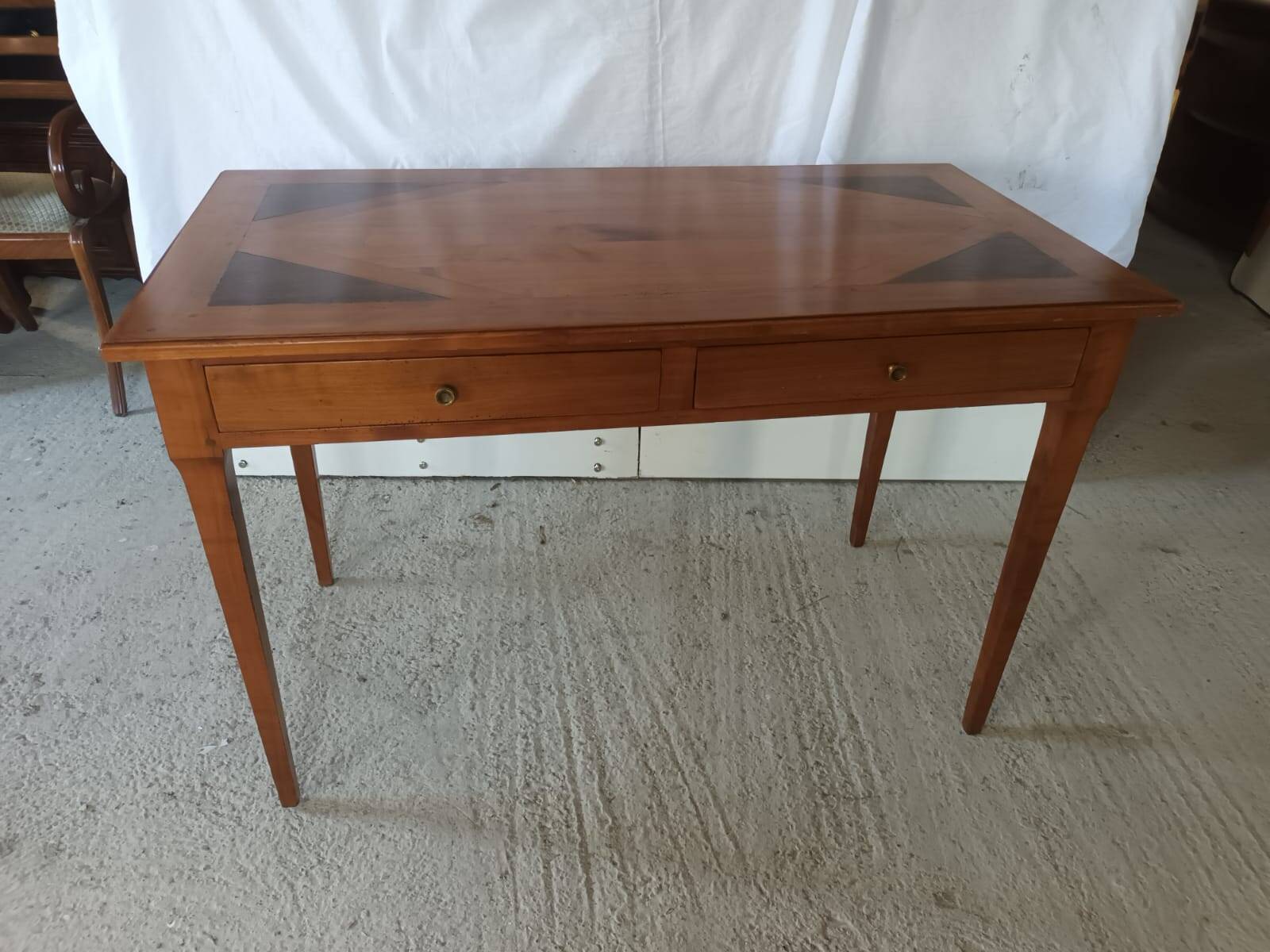 Bureau style Louis XVI en bois exotique