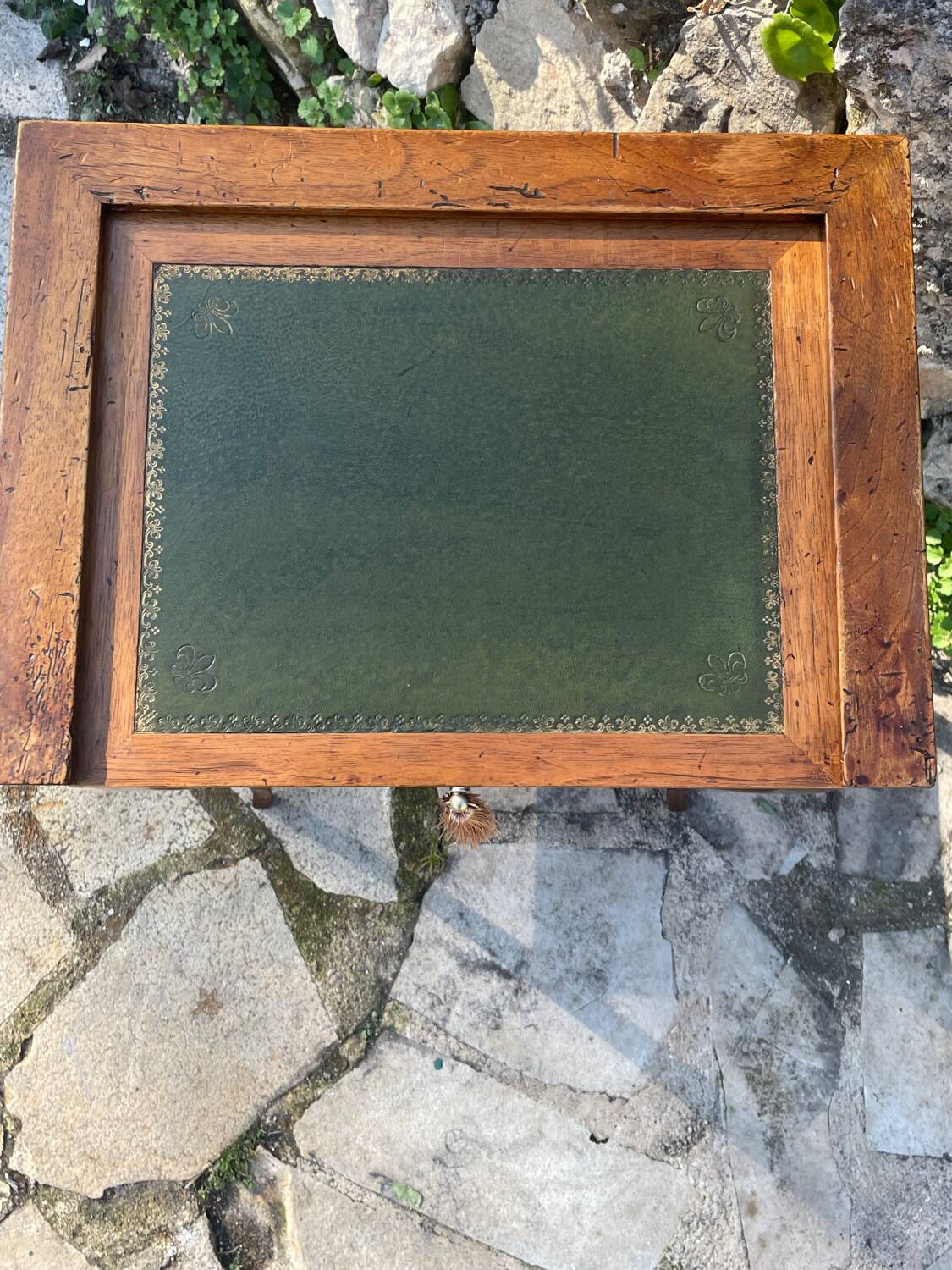 Small Louis XV period writing table in Walnut. 18th Century Period