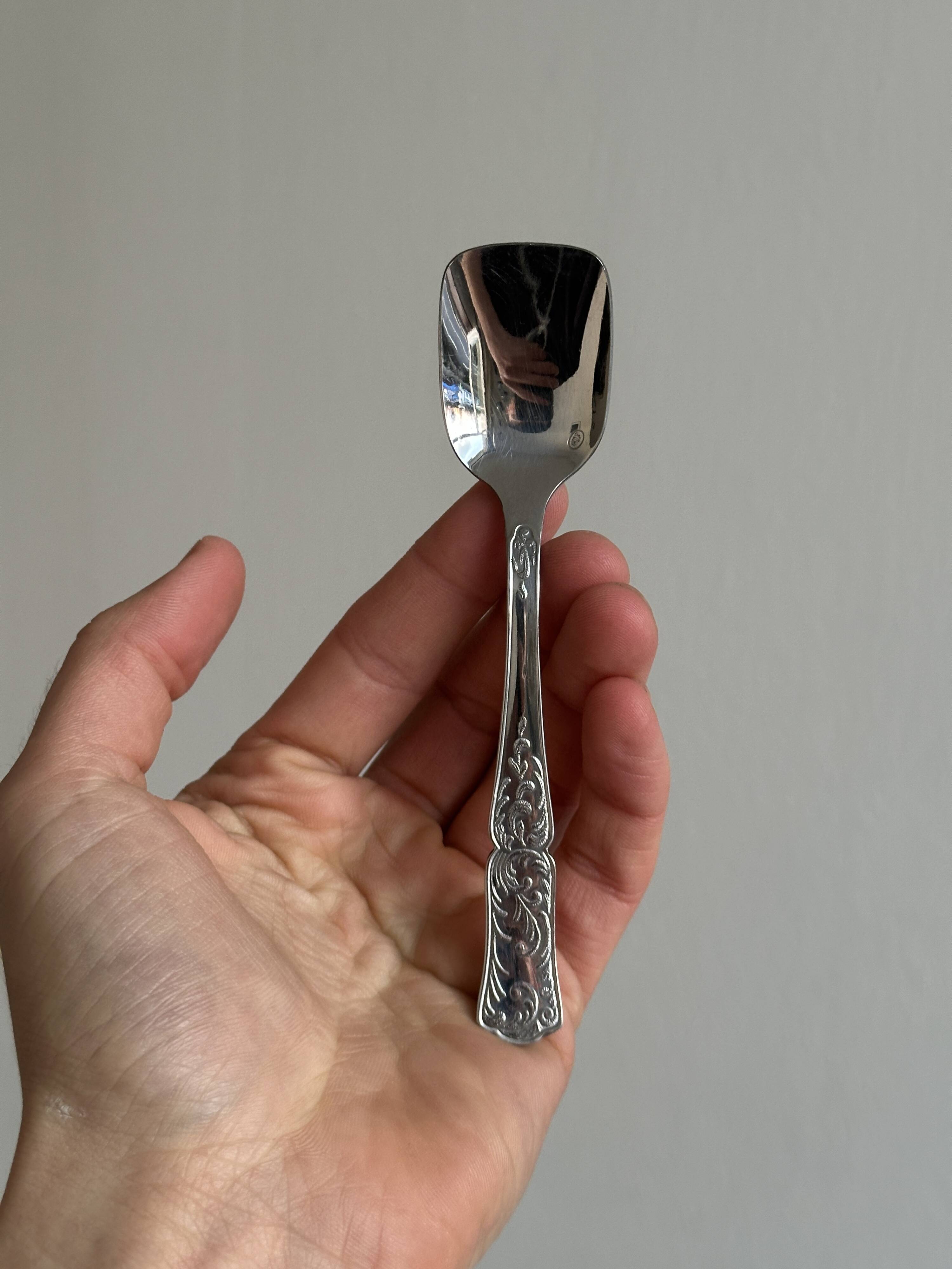 12 small dessert spoons