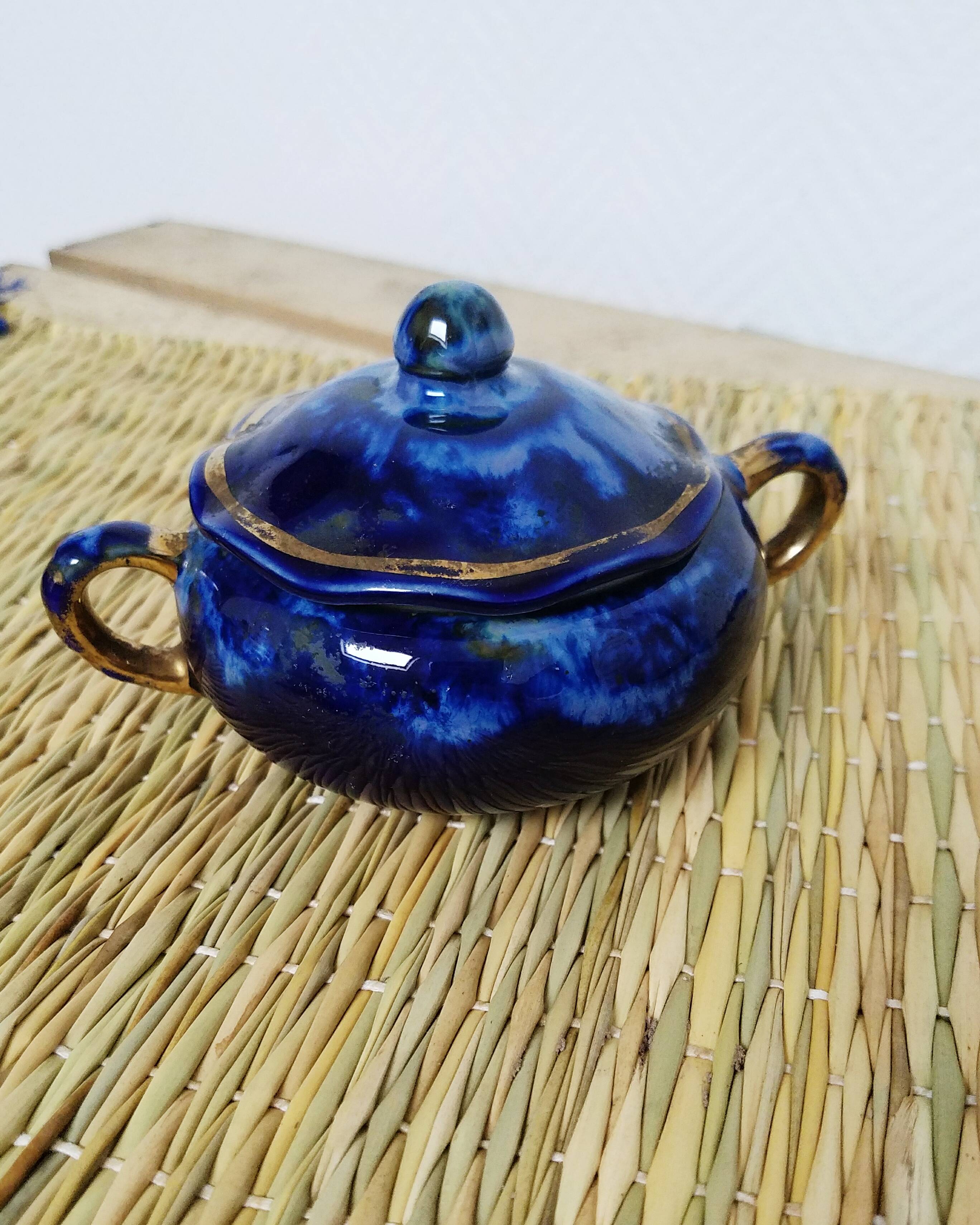 Porcelain pot faience