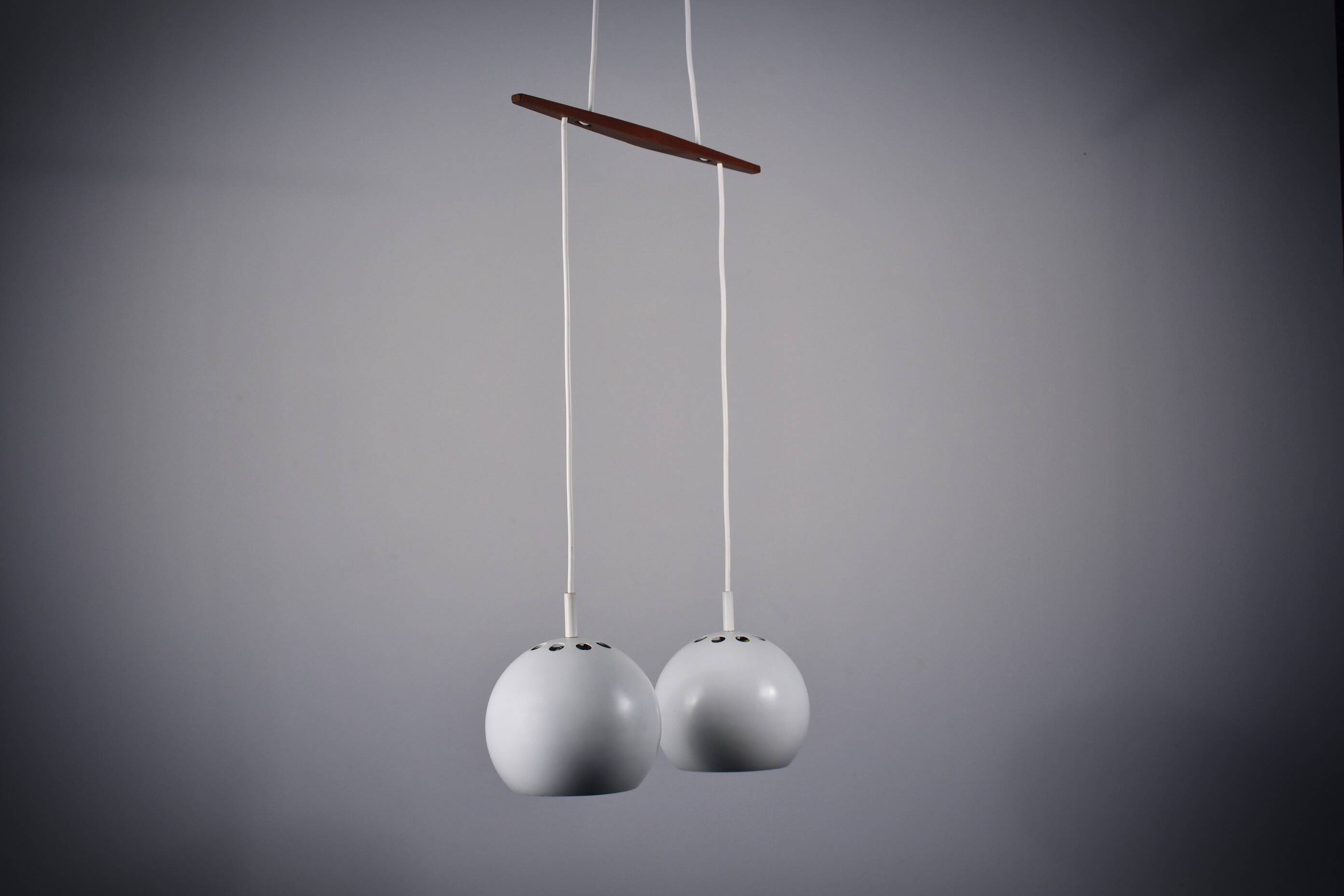 Lampe suspendue, design danois, années 1960. Benny Frandsen
