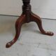 Table ronde inclinable antique en acajou