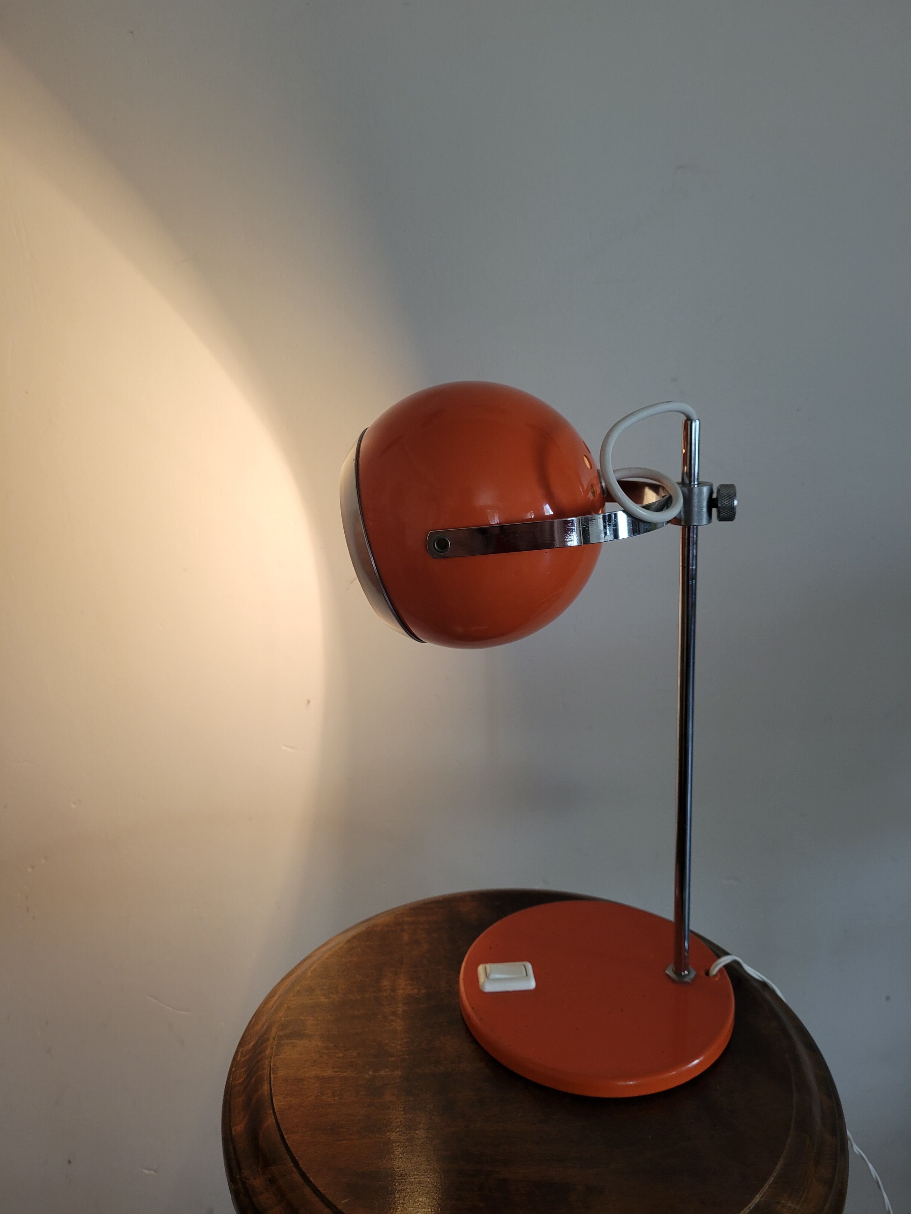 Orange eye ball lamp
