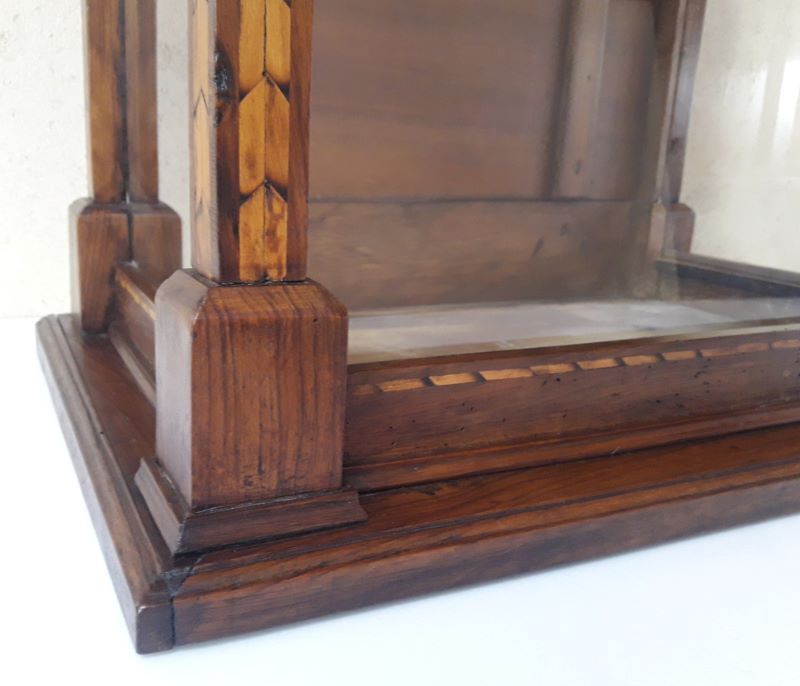 Vitrine XIX° noyer et marqueterie